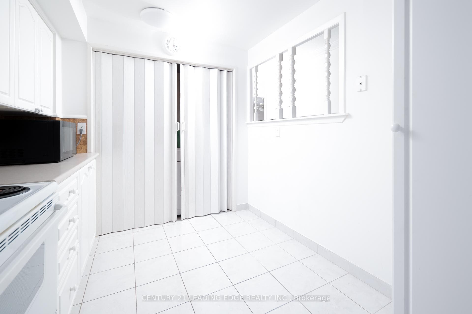 80 Inverlochy Boulevard Unit 904 photo 4