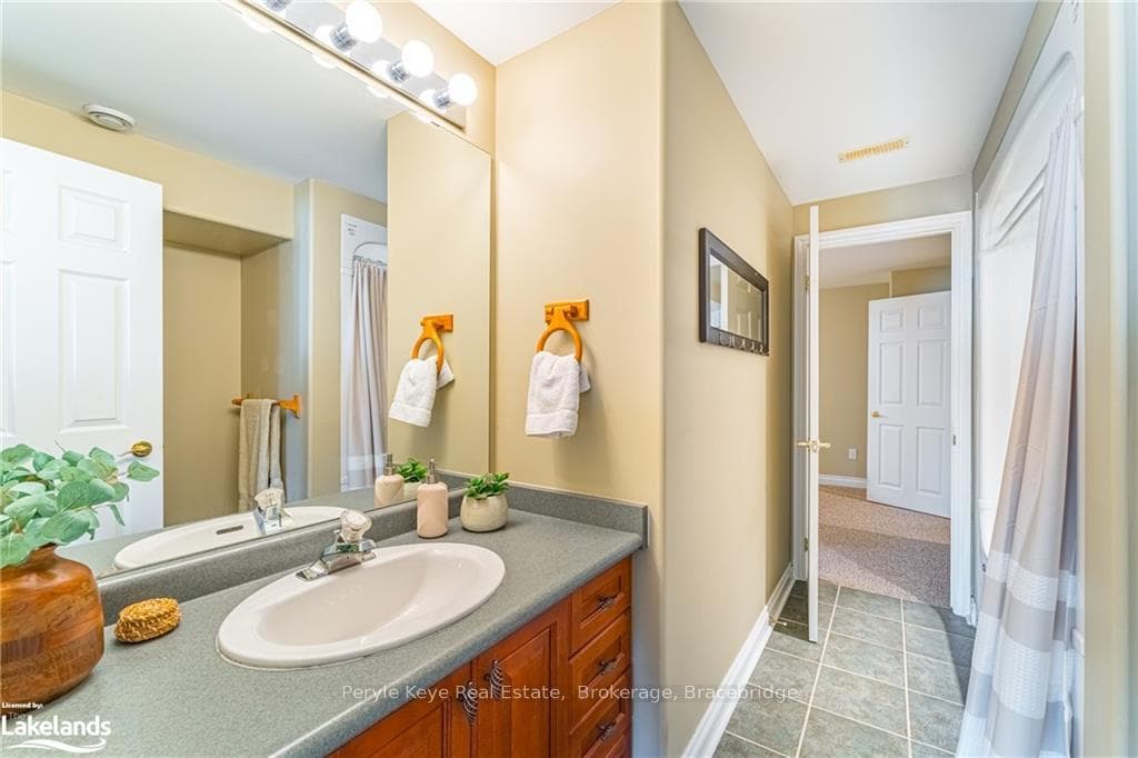76 LANKIN Avenue photo 37
