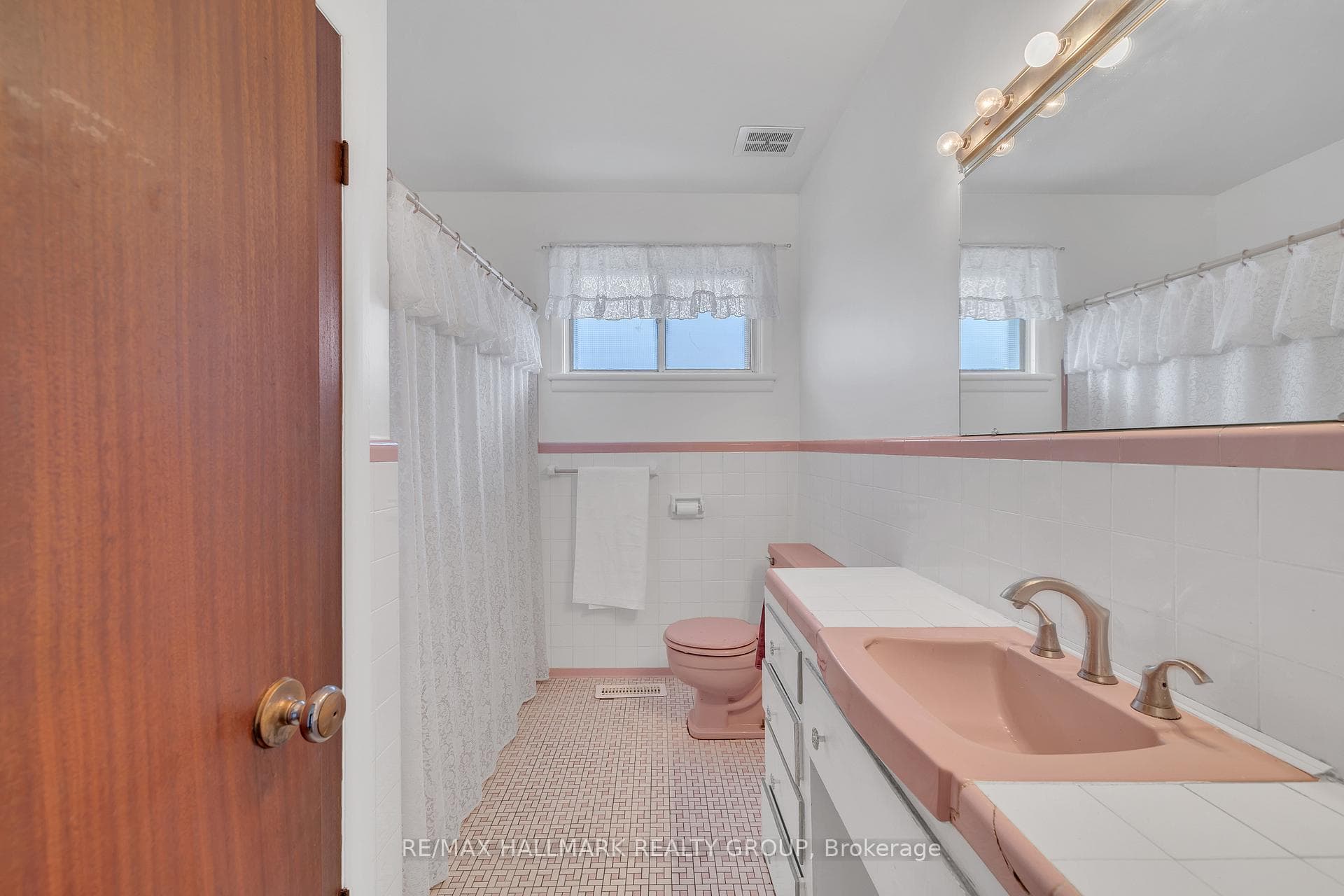 817 Kingsmere Avenue photo 33