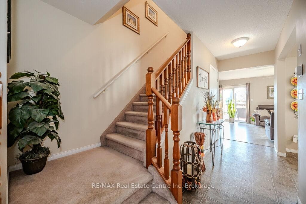 128 Henhoeffer Crescent photo 8