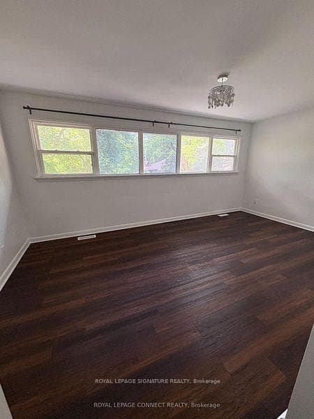 4130 Lawrence Avenue photo 9