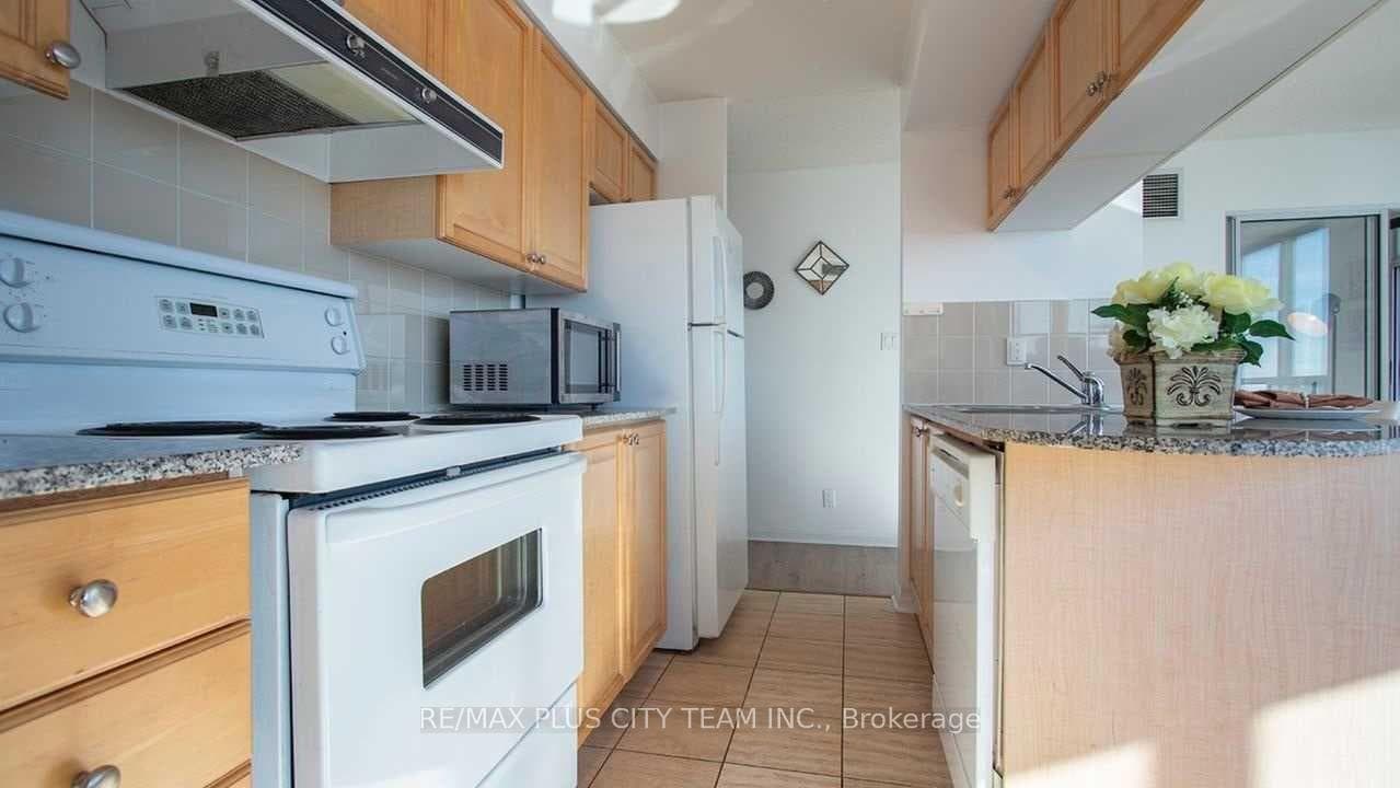 228 Queens Quay N/A Unit 609 photo 8