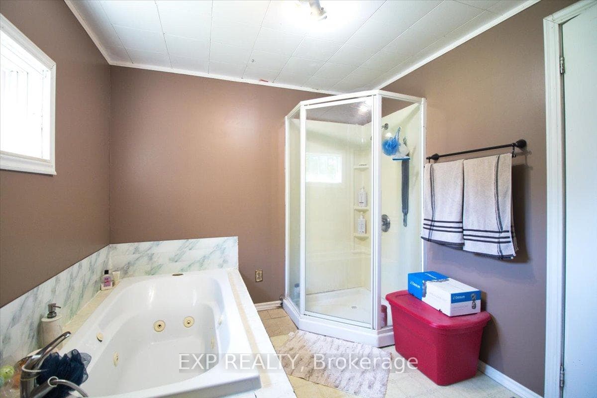 252 Queen Street photo 23