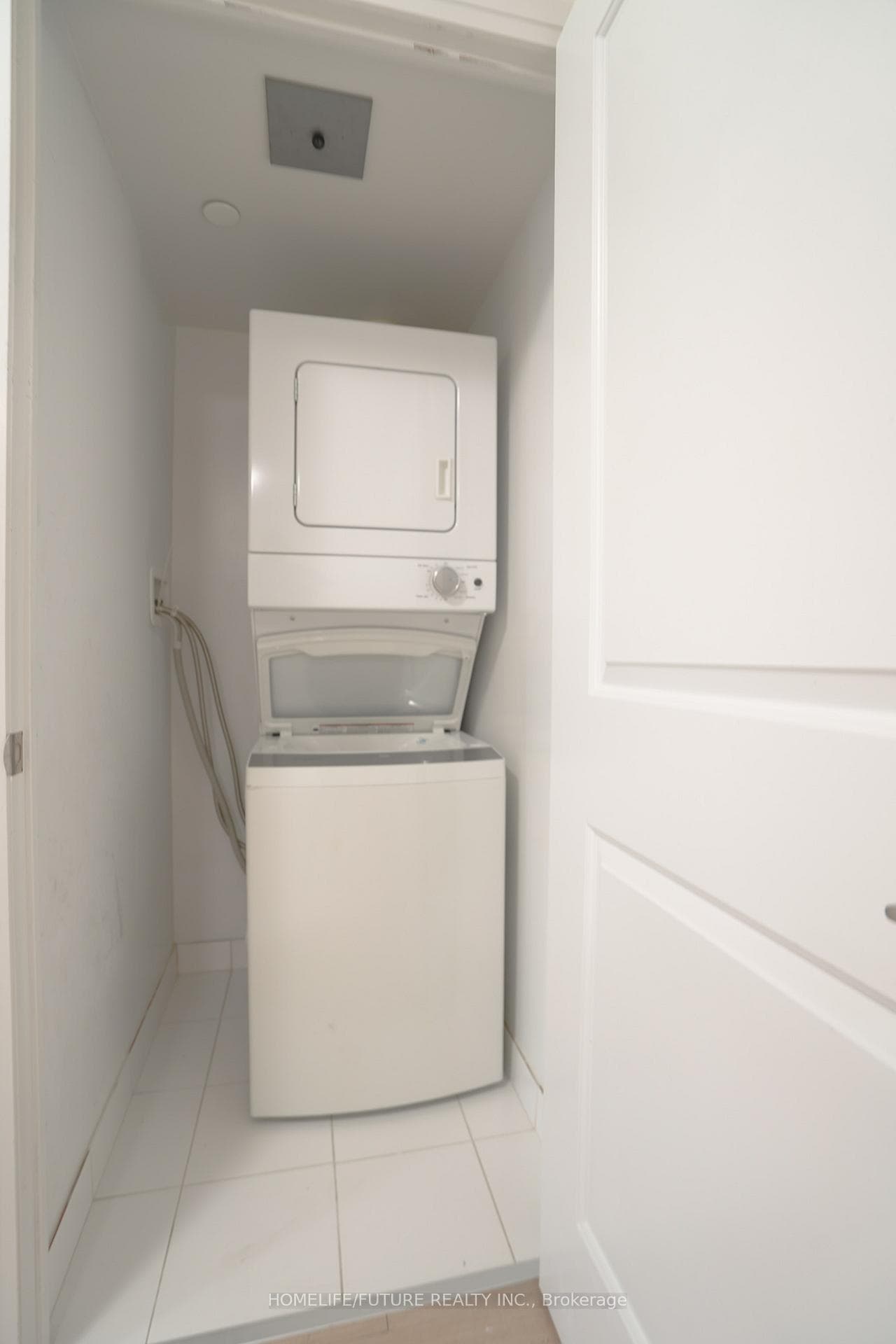 30 Meadowglen Place Unit 211 photo 9