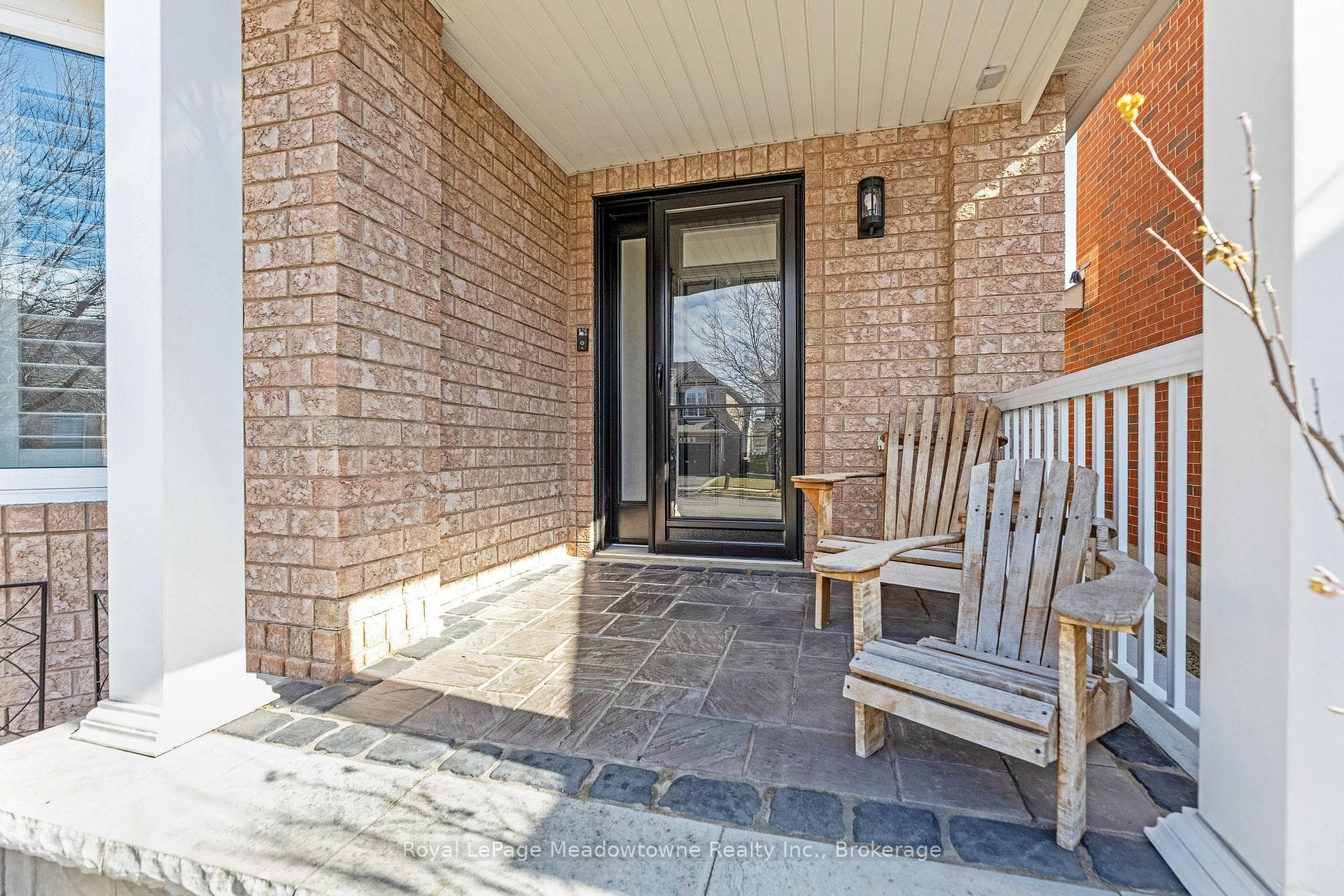 1216 Robson Crescent photo 4