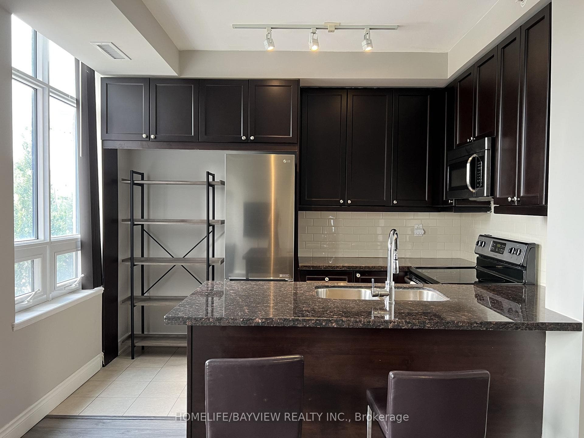 2396 Major Mackenzie Drive Unit 212 photo 4