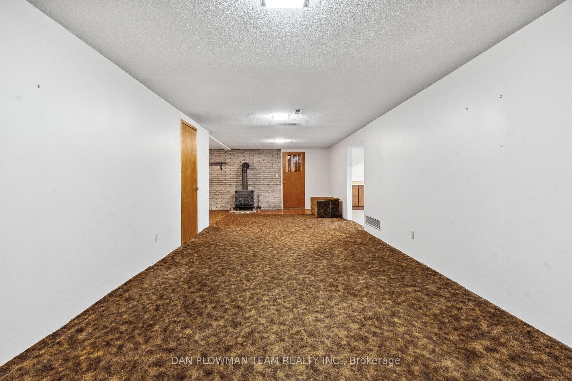 4880 Liberty Street photo 27
