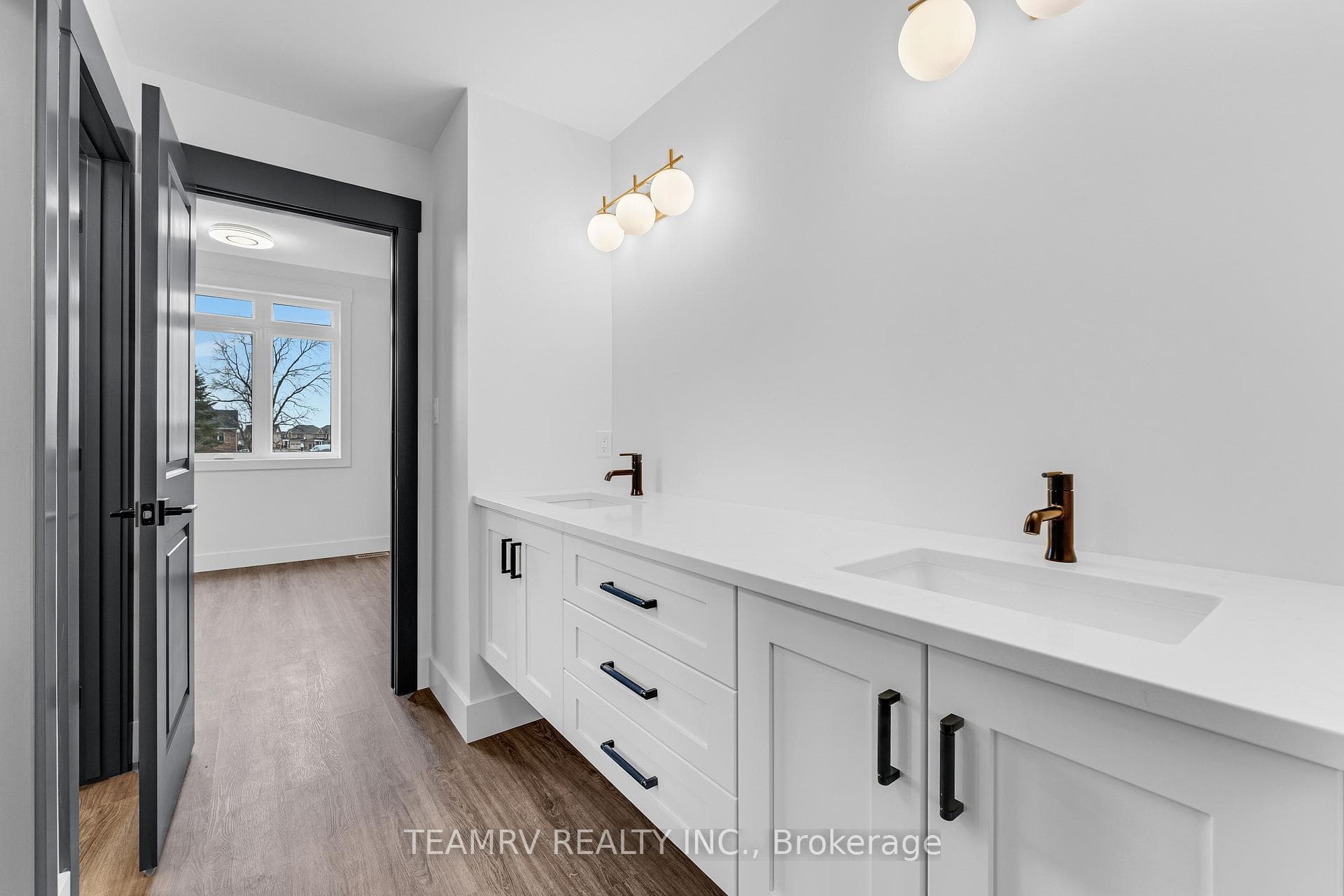 701 Leslie Street photo 25
