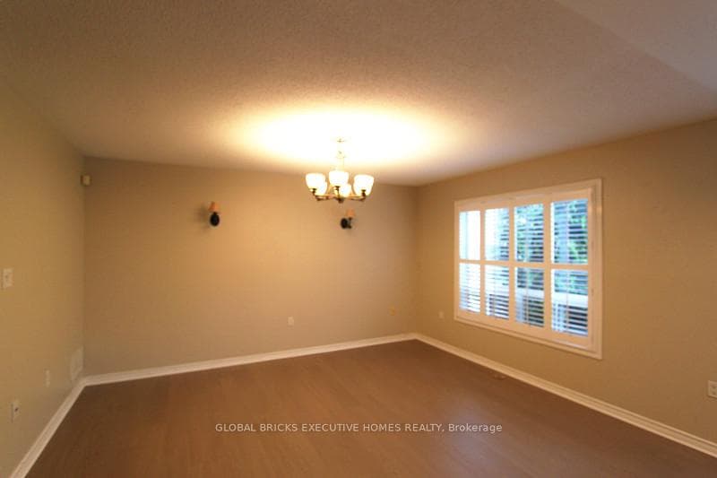 852 Hepburn Road photo 5