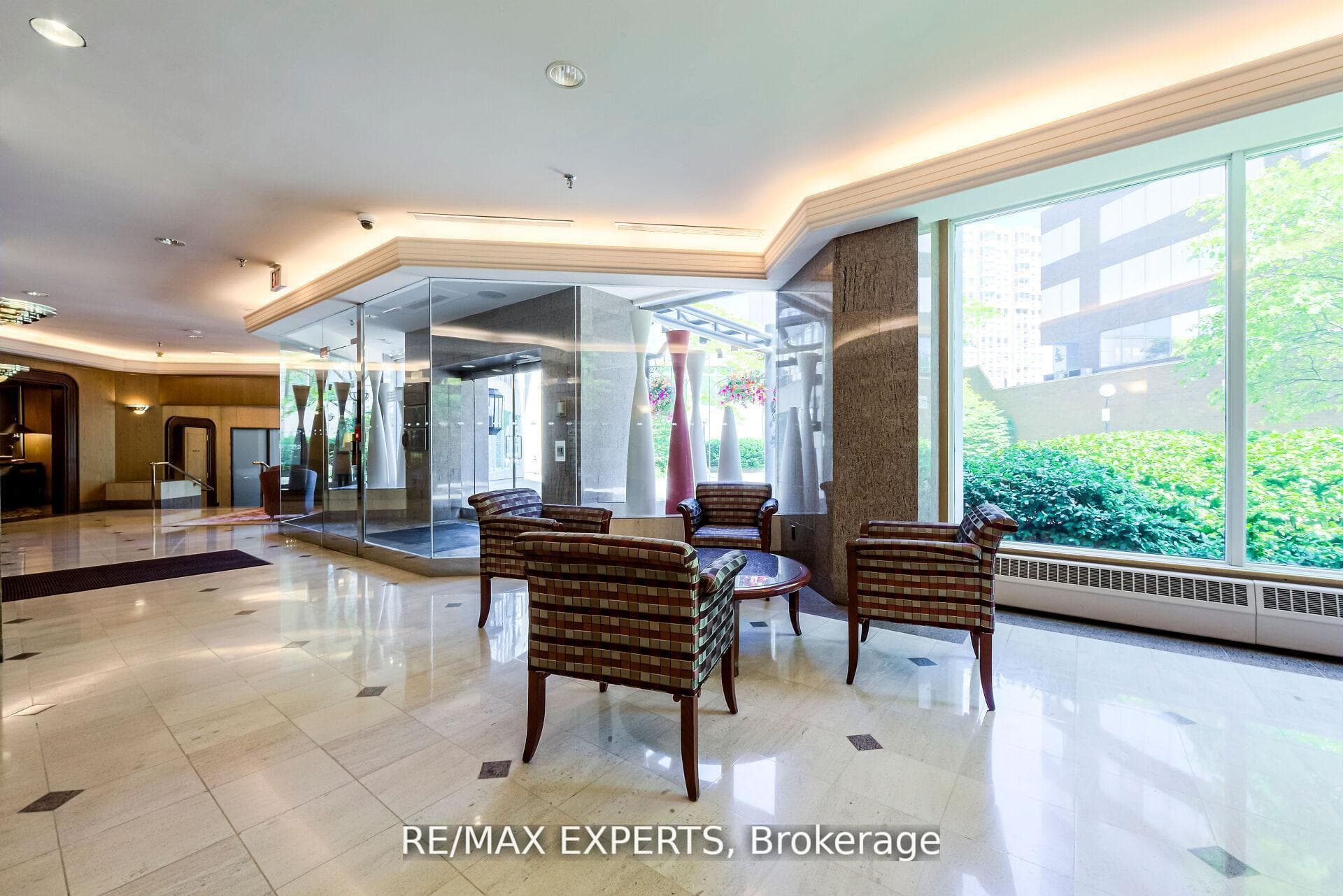 942 Yonge Street Unit 1006 photo 5