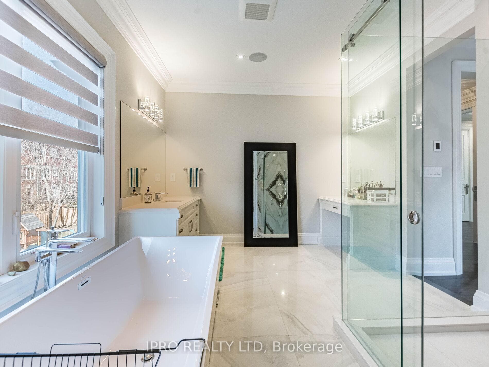 Primary 6-piece Ensuite