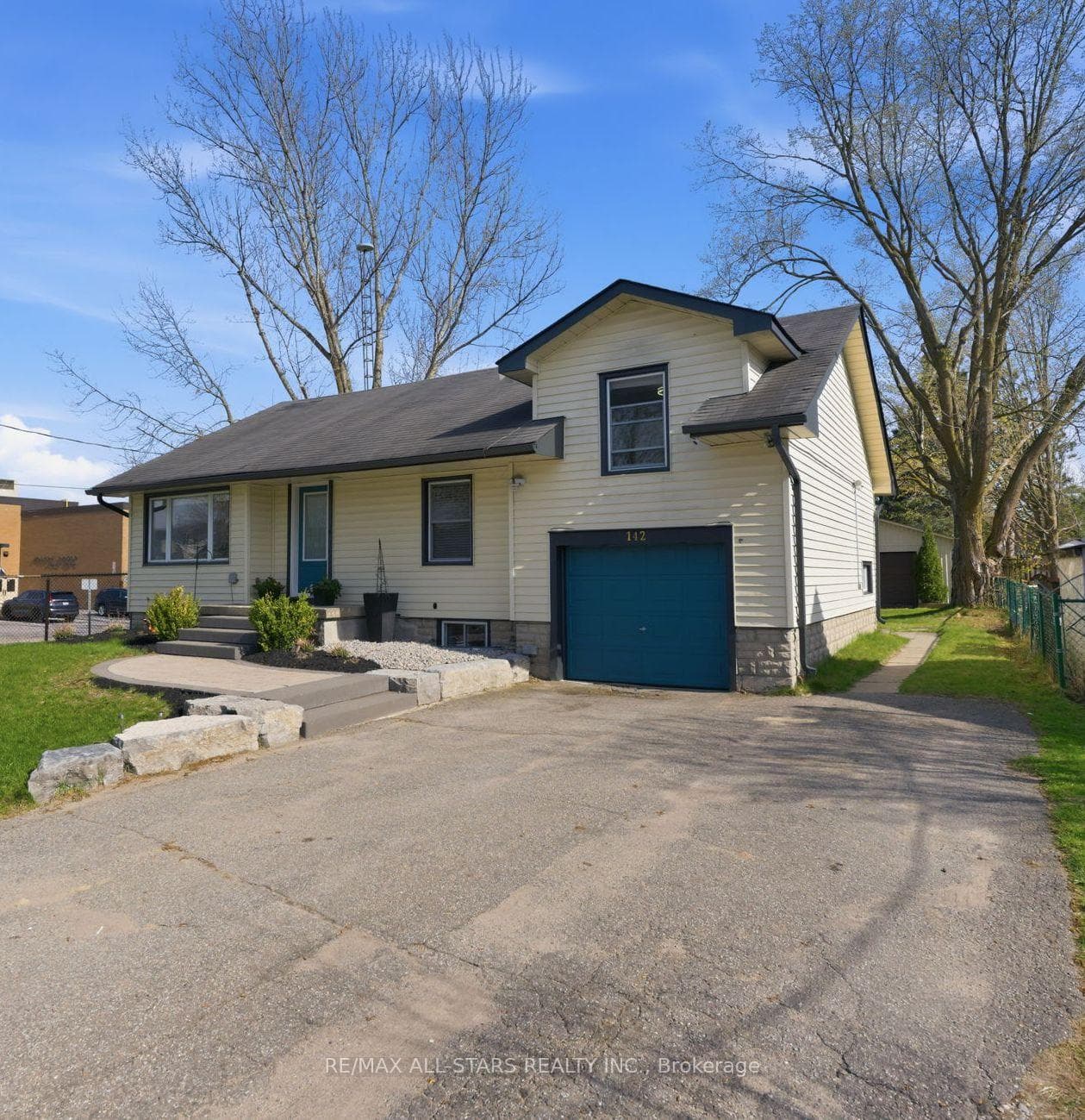 142 Planks Lane photo 2