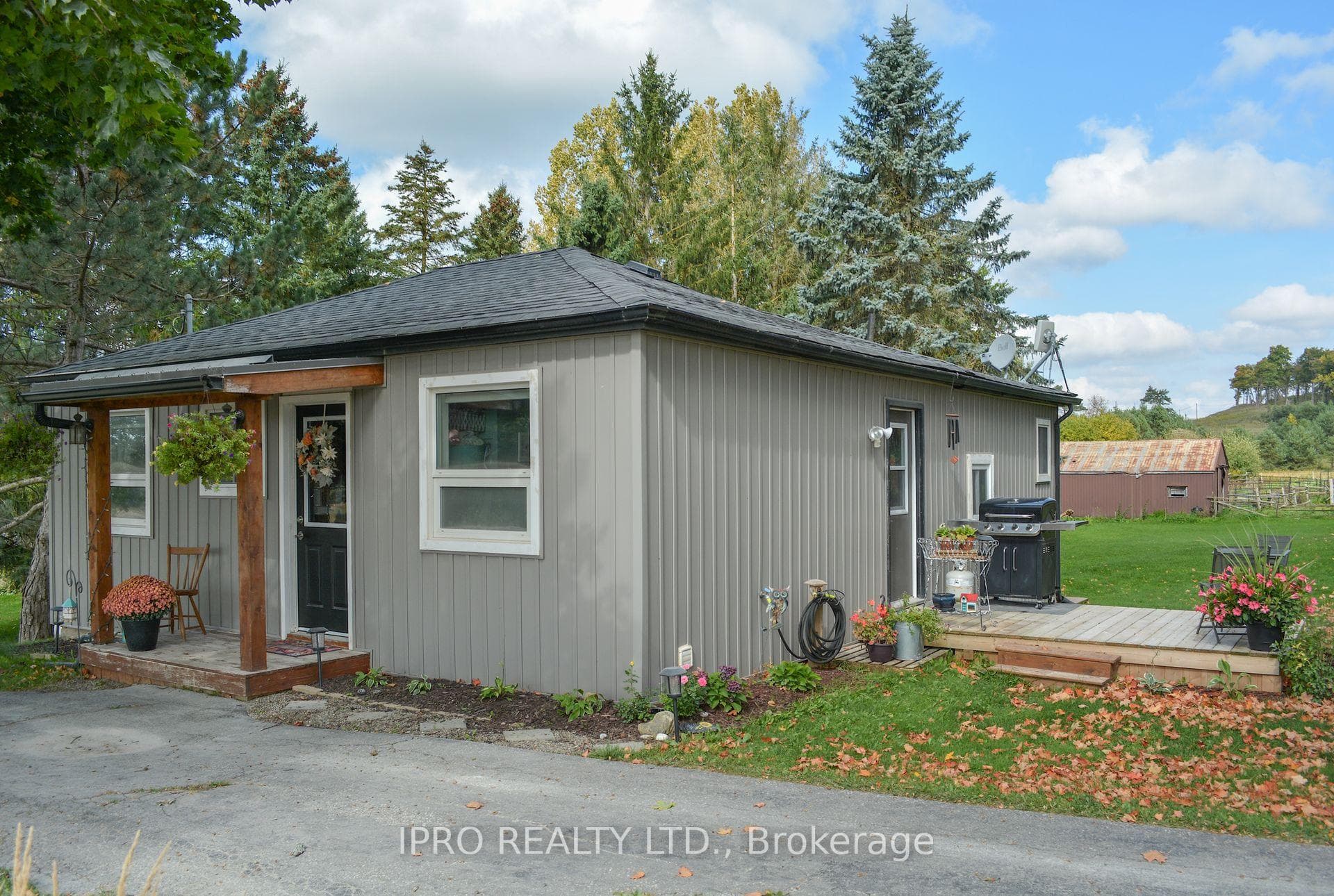 426287 25th Side Road photo 3