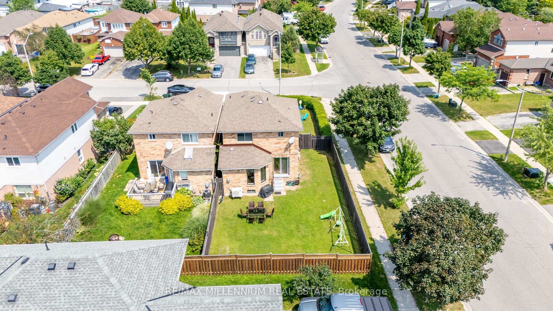 2 Rundle Crescent photo 32