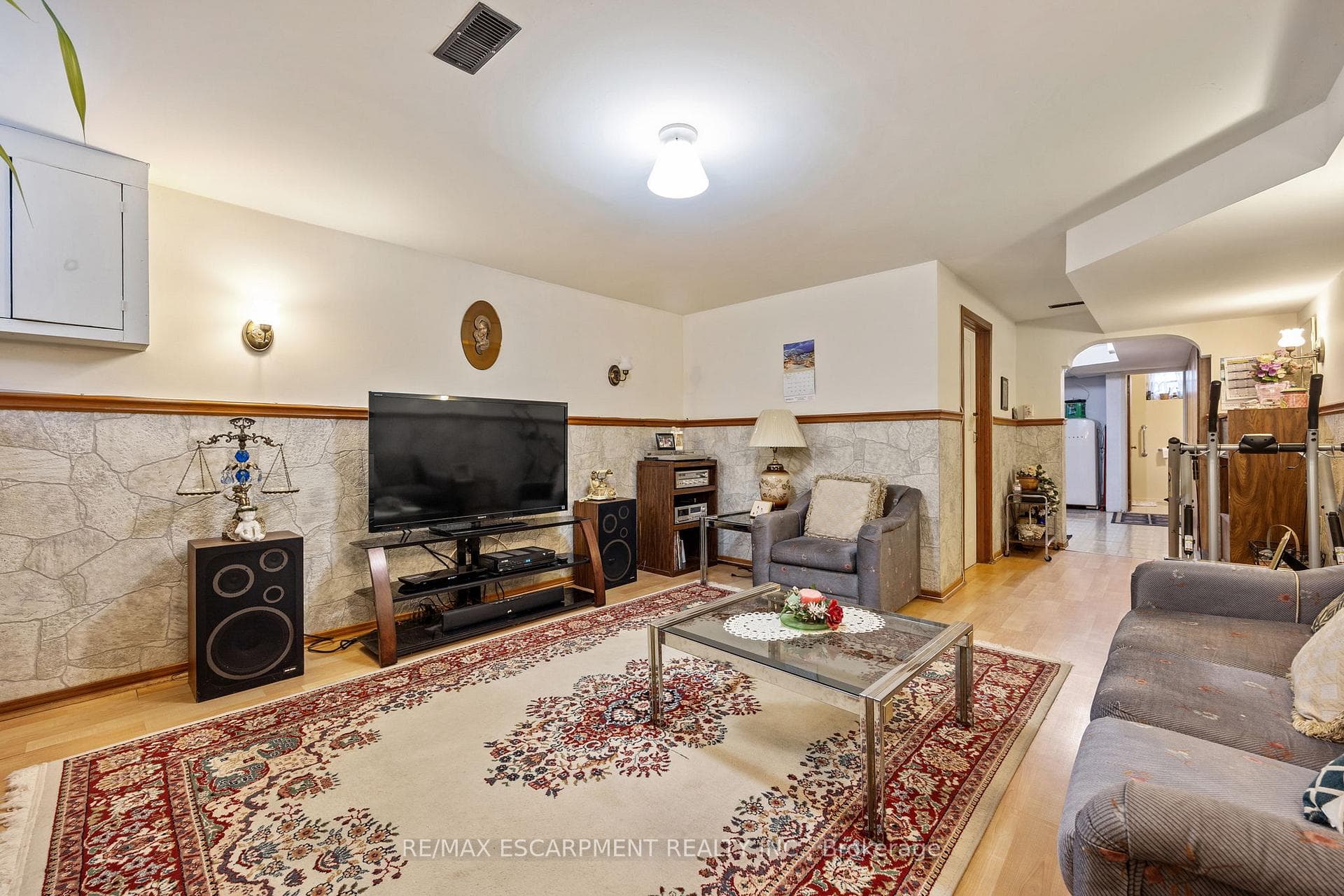 71 McRoberts Avenue photo 26
