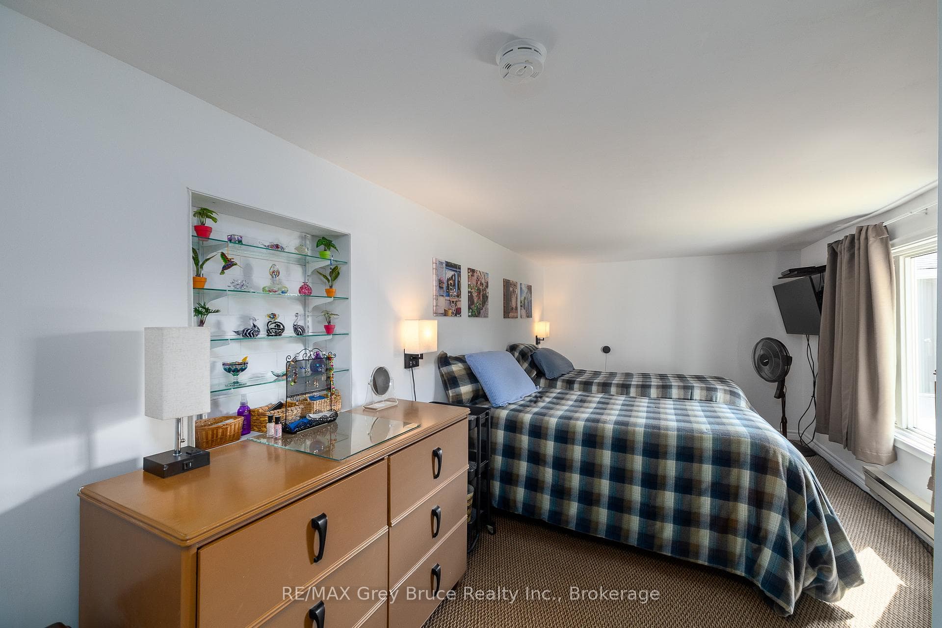1075 6th Avenue photo 24