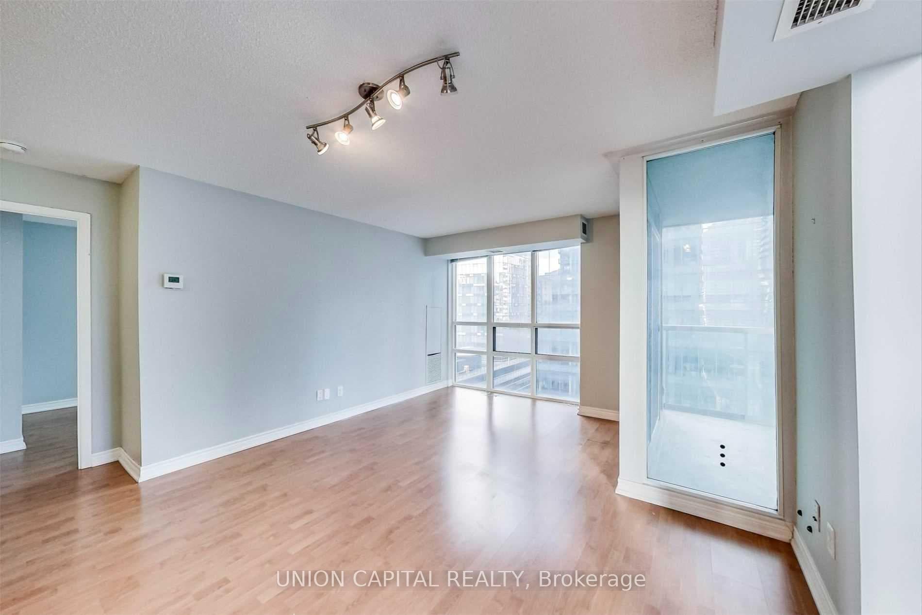 30 Grand Trunk Crescent Unit 1506 photo 12