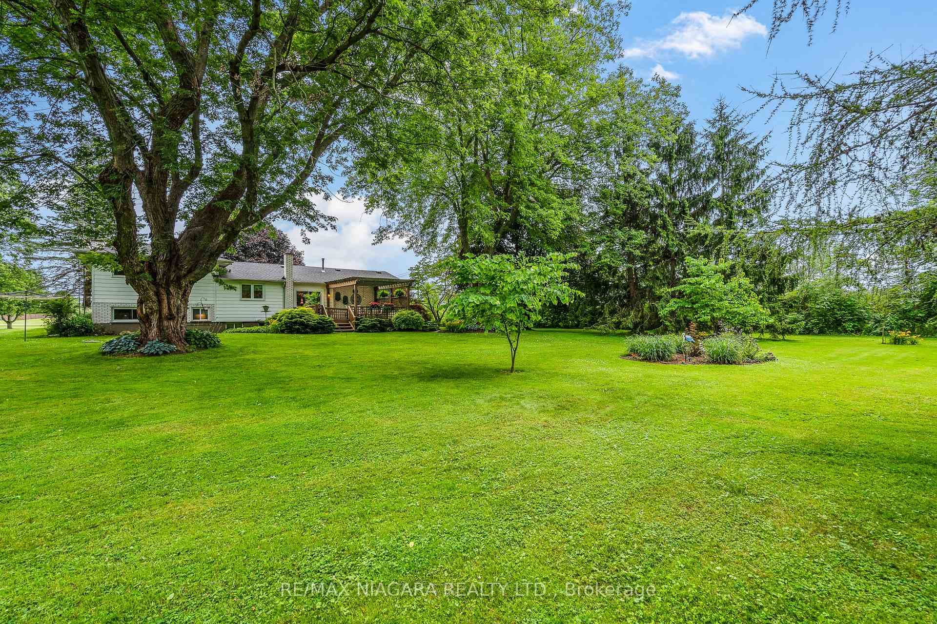 11676 Burnaby Road photo 9