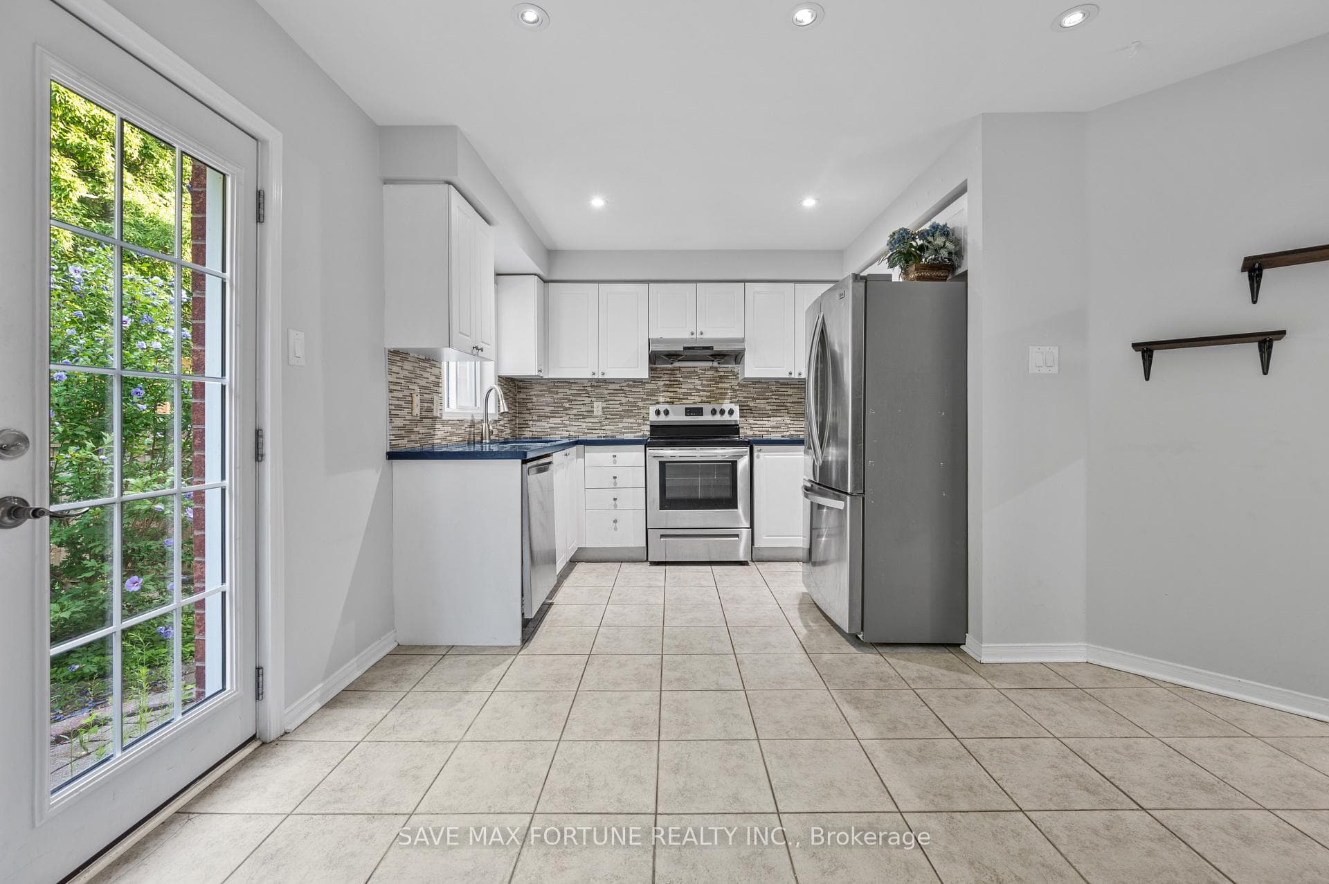 80 Bunchberry Way photo 11