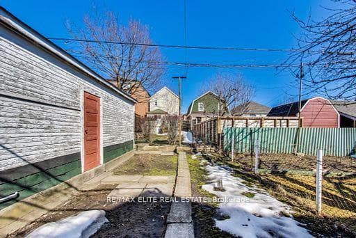 Upper 299 Robina Avenue photo 26