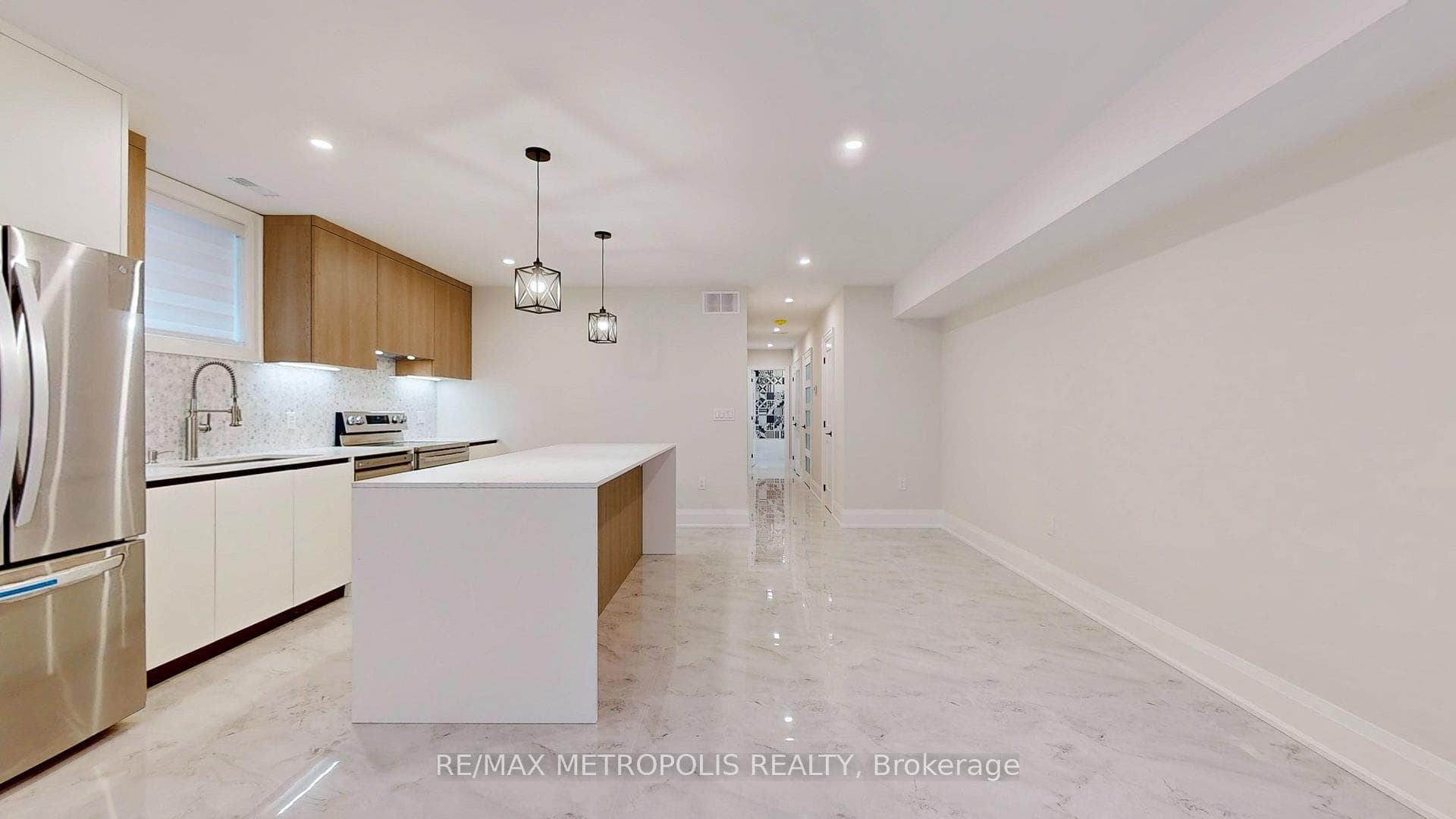165 Manning Avenue Unit Bsmt photo 2