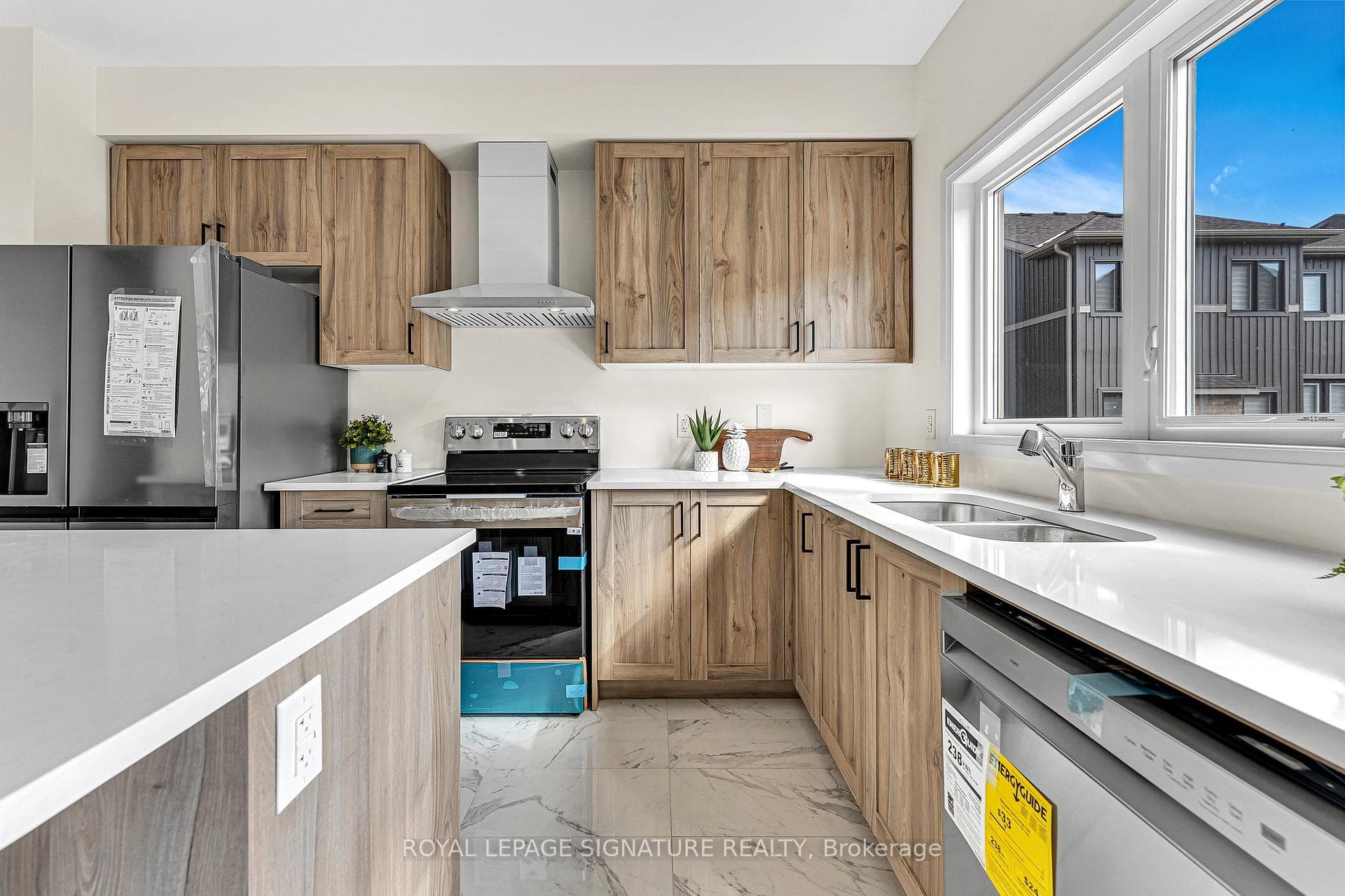 420 Adelaide Street photo 15