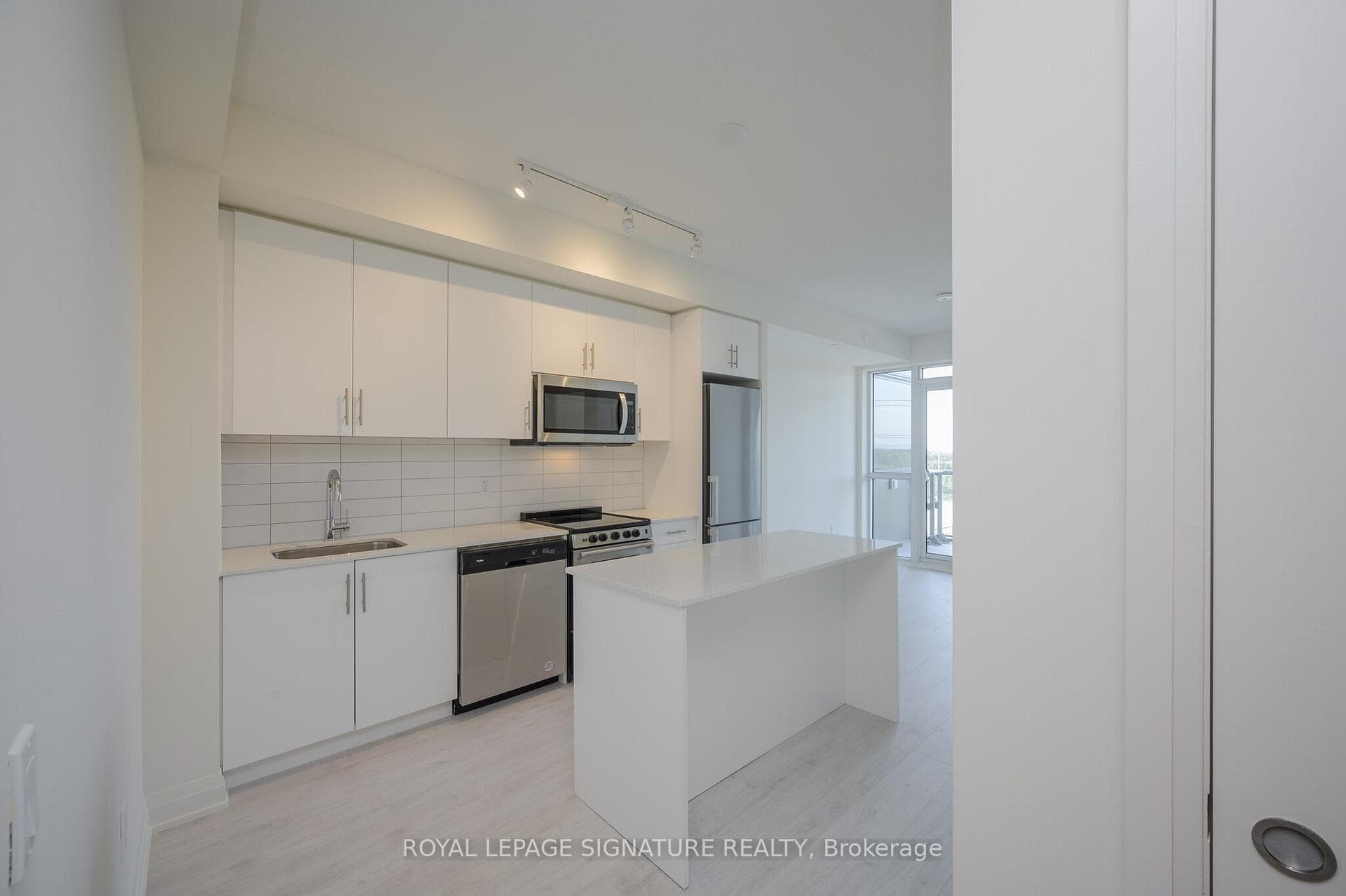 509 Dundas Street Unit 419 photo 7