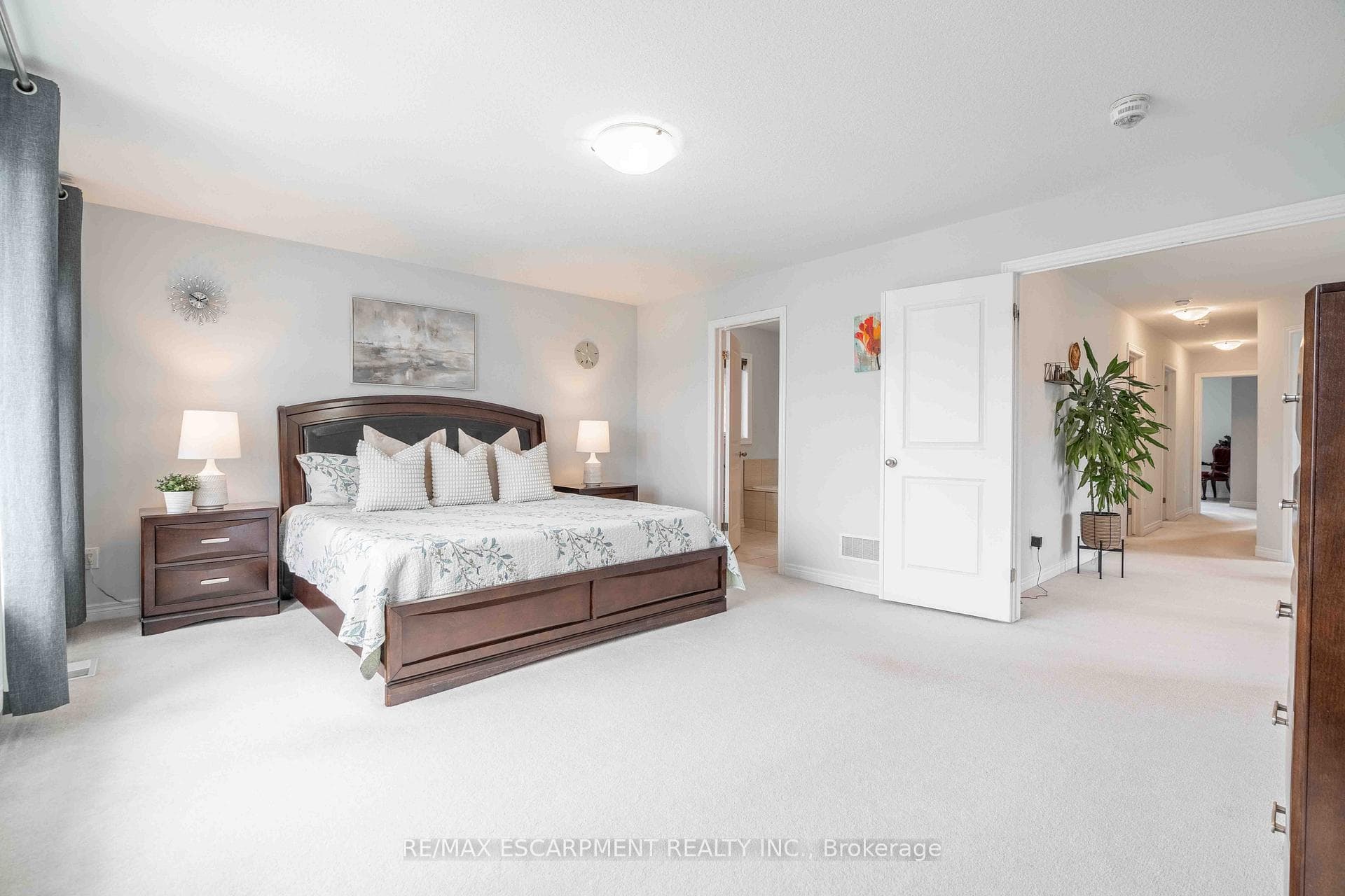 3 NARBONNE Crescent photo 27
