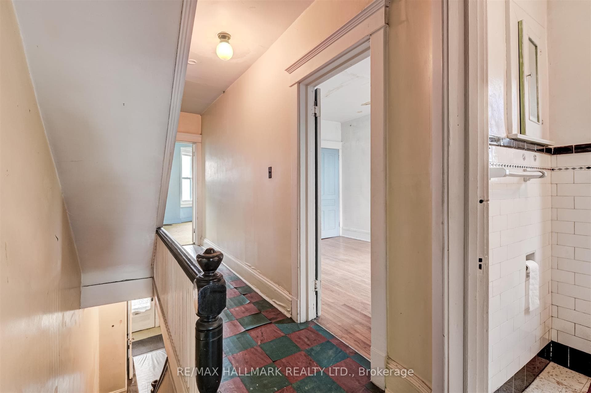 11 Victor Avenue photo 12