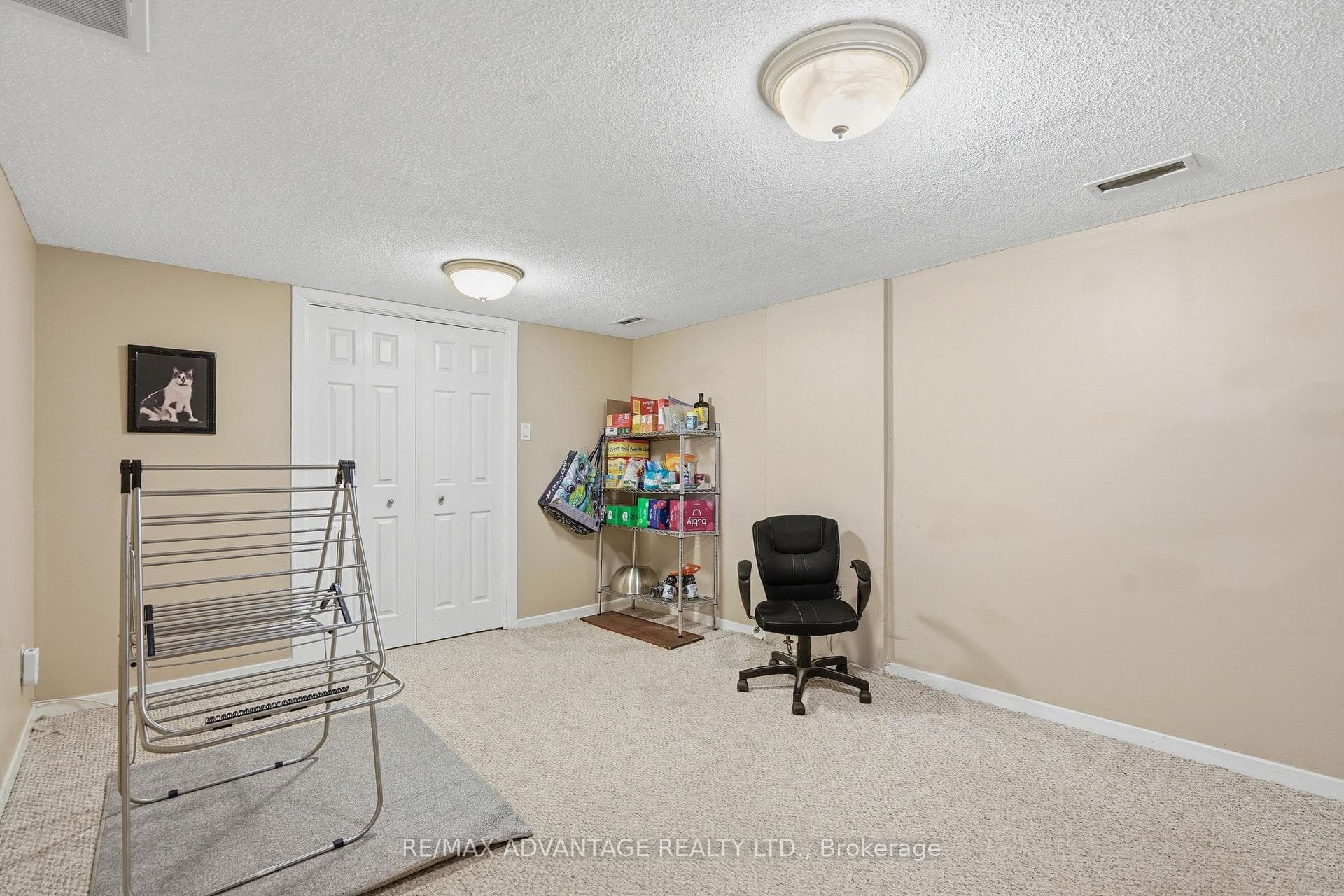 120 Champlain Crescent photo 32