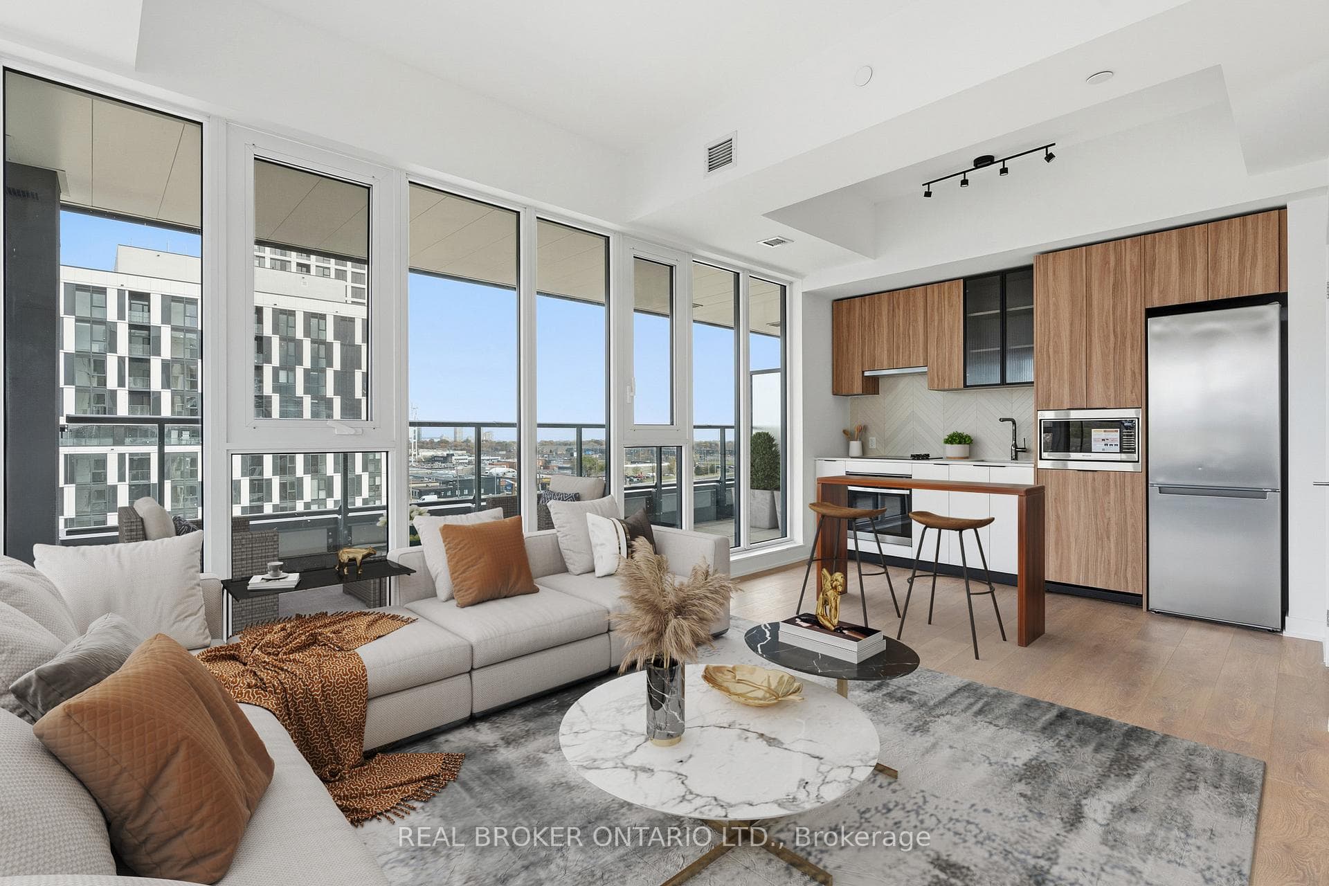 1037 The Queensway N/A Unit 624 photo 1