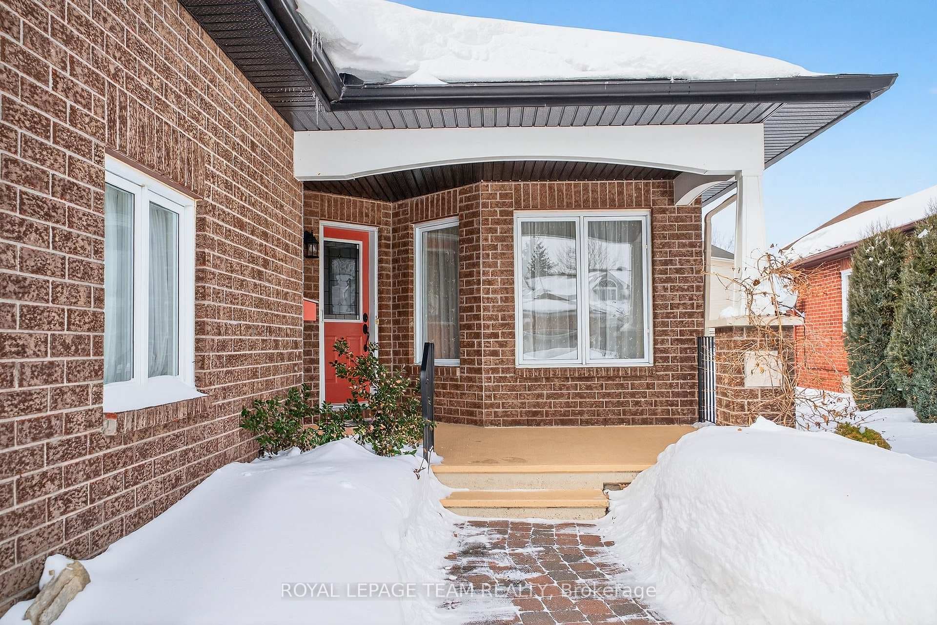 81 Waterthrush Crescent photo 3