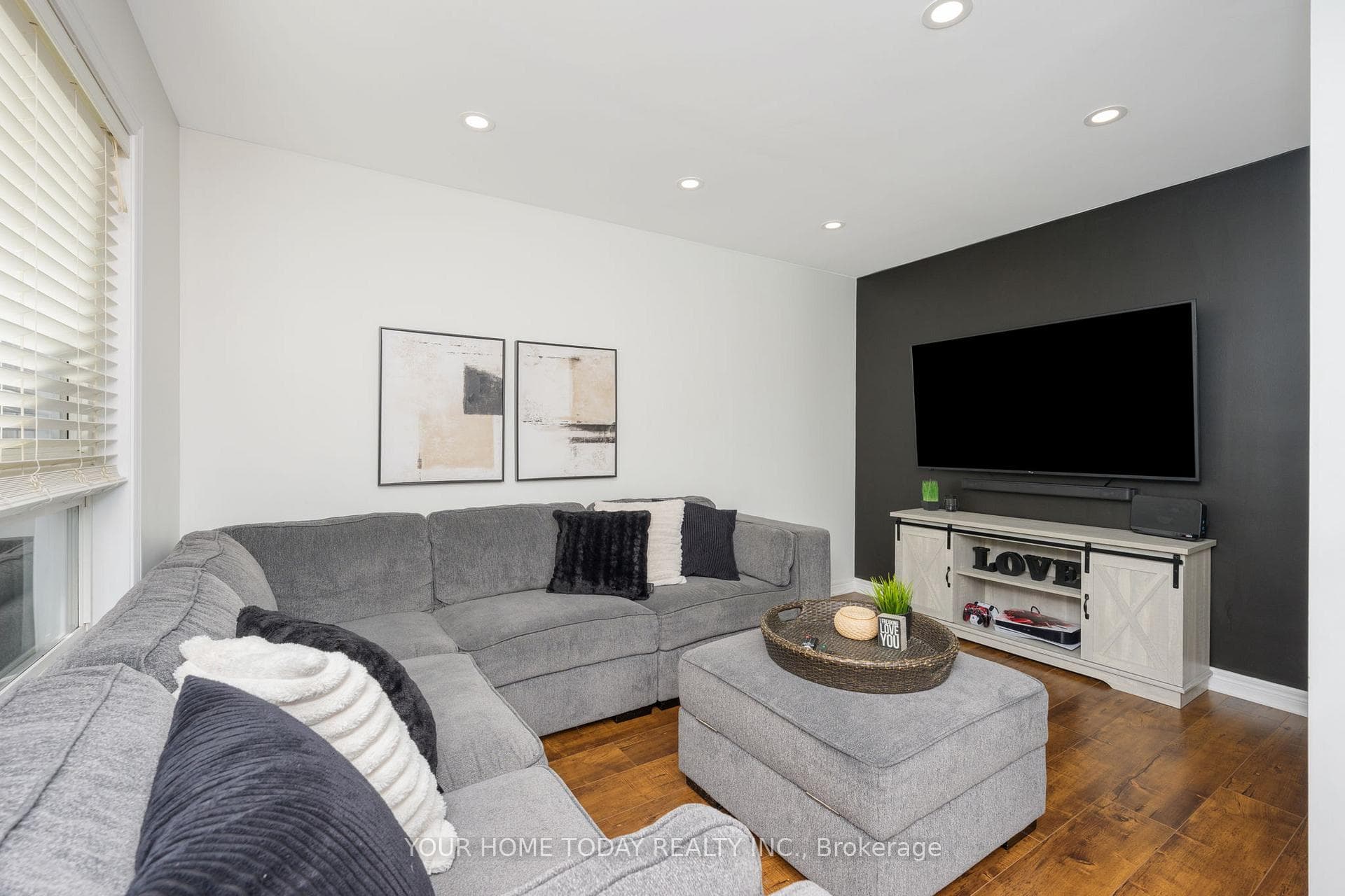 91 Mowat Crescent photo 14