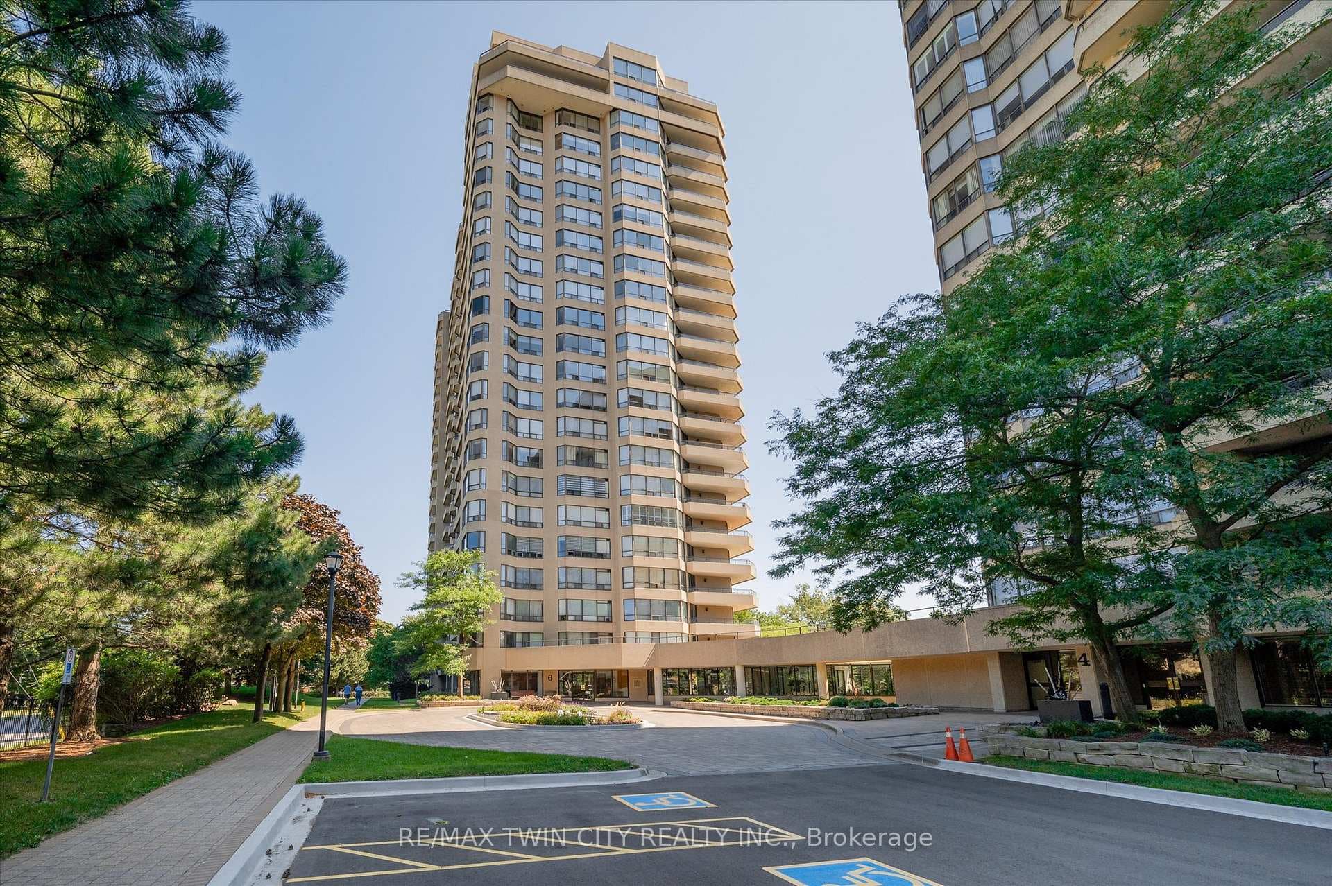 6 WILLOW Street Unit 702 photo 1