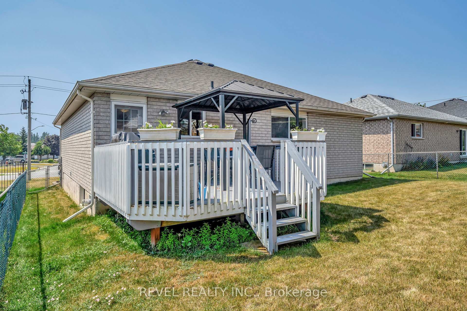 22 McGibbon Boulevard photo 42