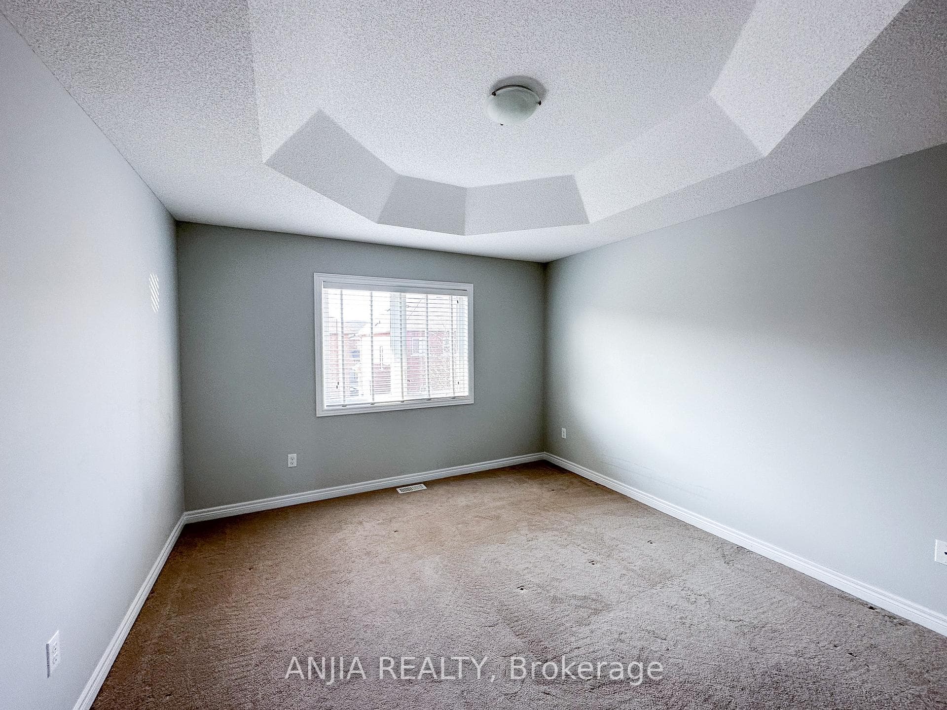 21 Fitzroy Avenue photo 16