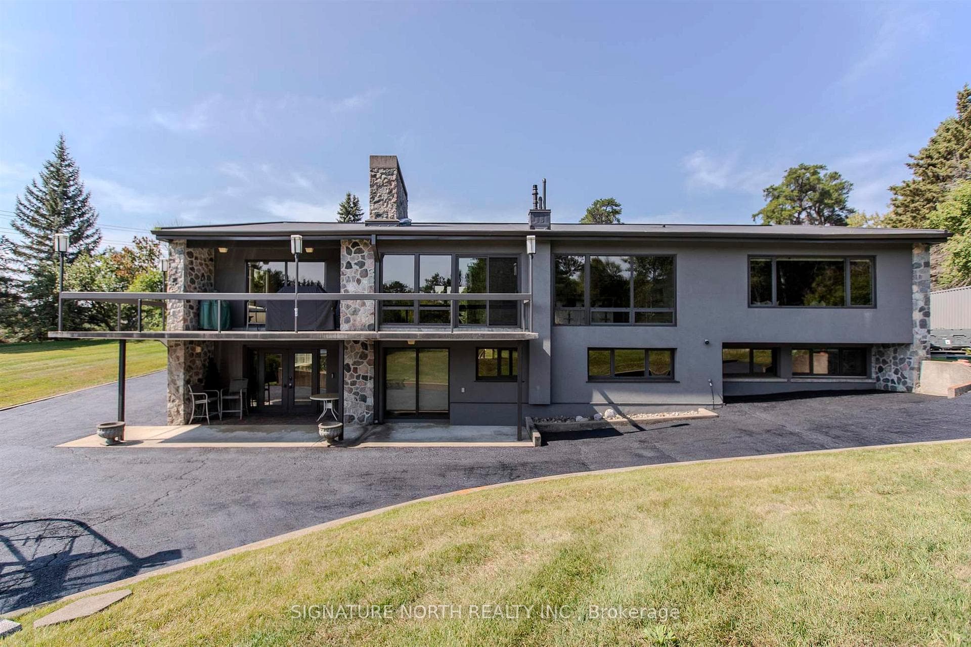 1577 Arthur Street W photo 42