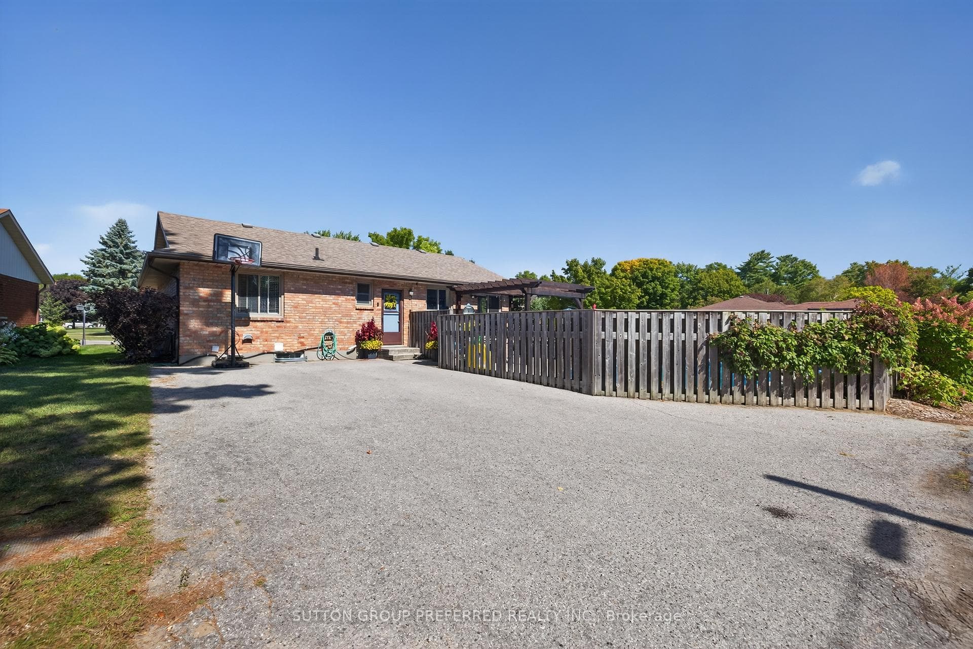17 Clear Valley Drive photo 44