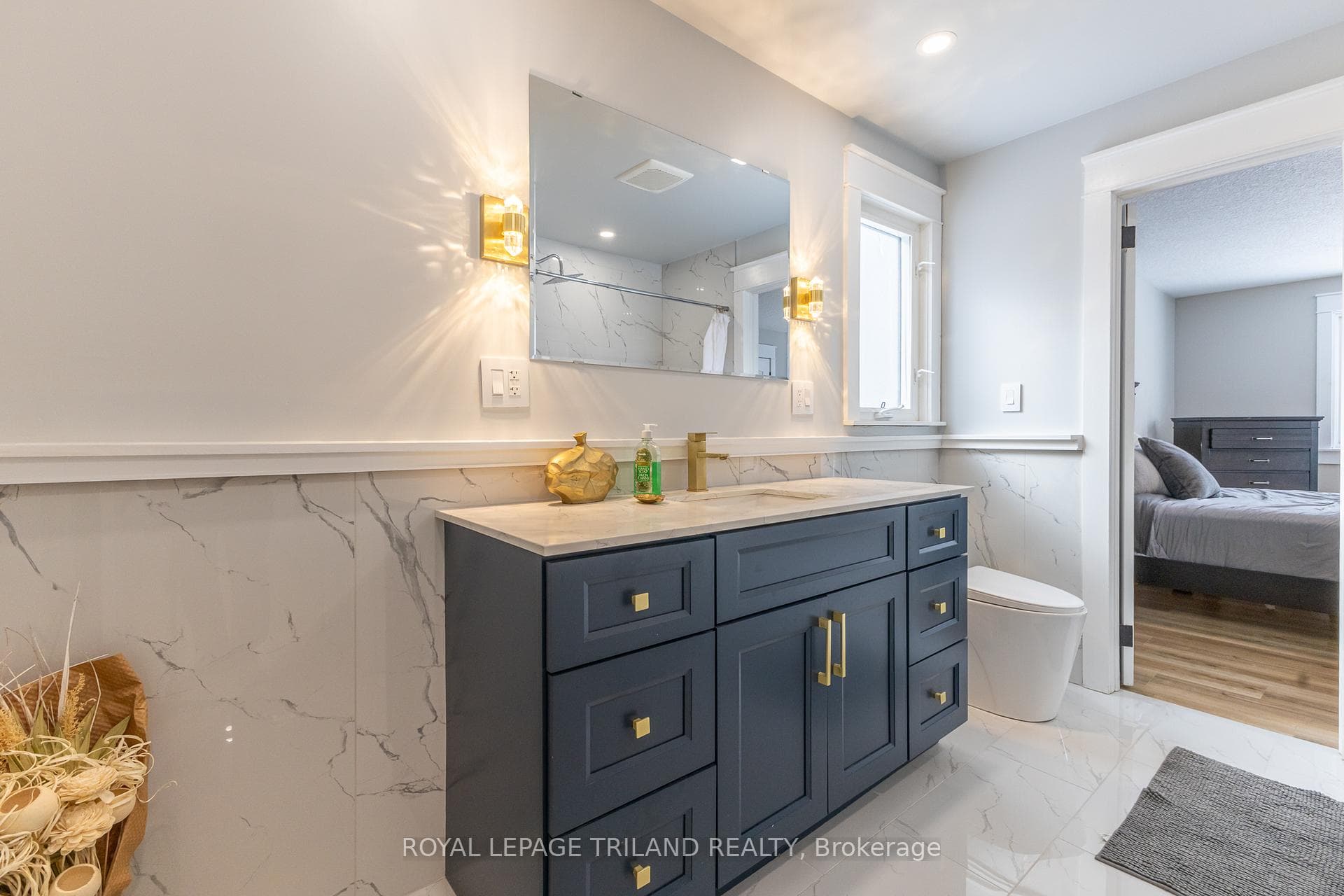Tiled wainscoting & premium fixtures & finishes