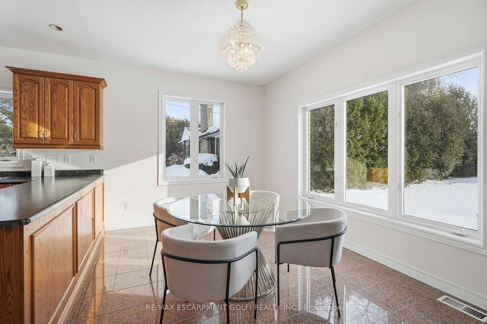 593 Rymal Road photo 12