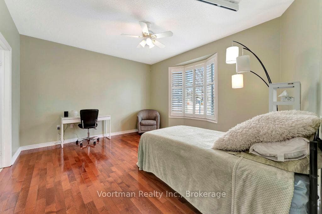 98 Silverbirch Boulevard Unit 20 photo 10