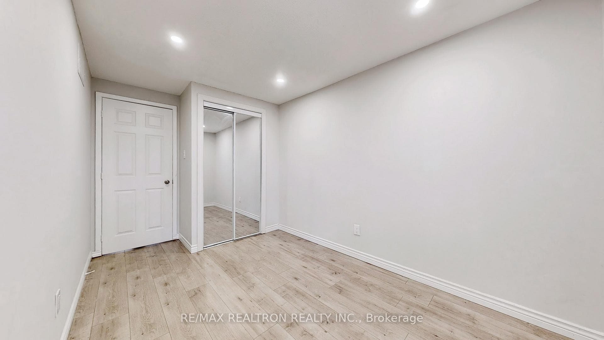 2079 The Collegeway Way Unit 60 photo 22