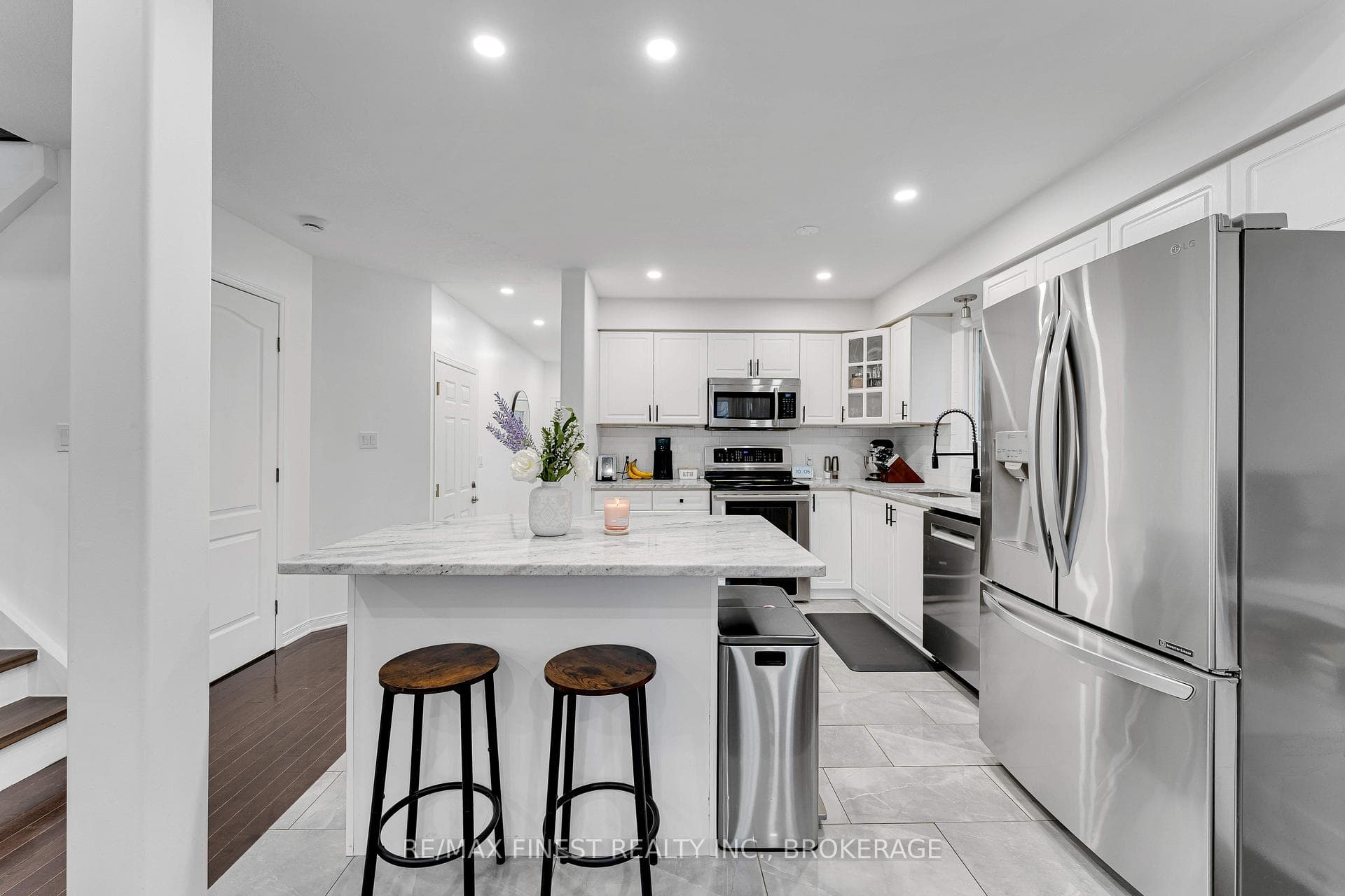422 Laura Avenue photo 10