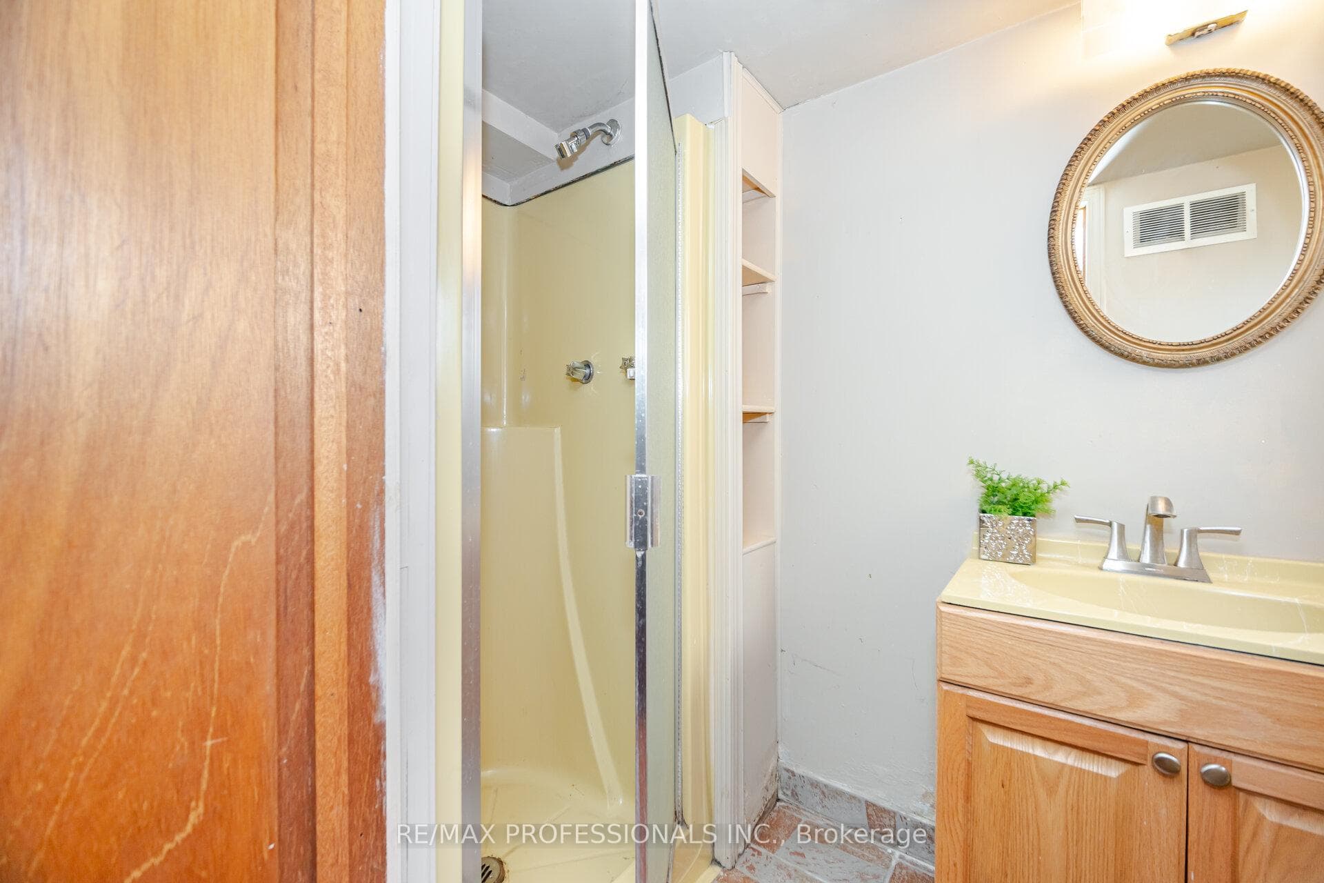35 Westleigh Crescent photo 32