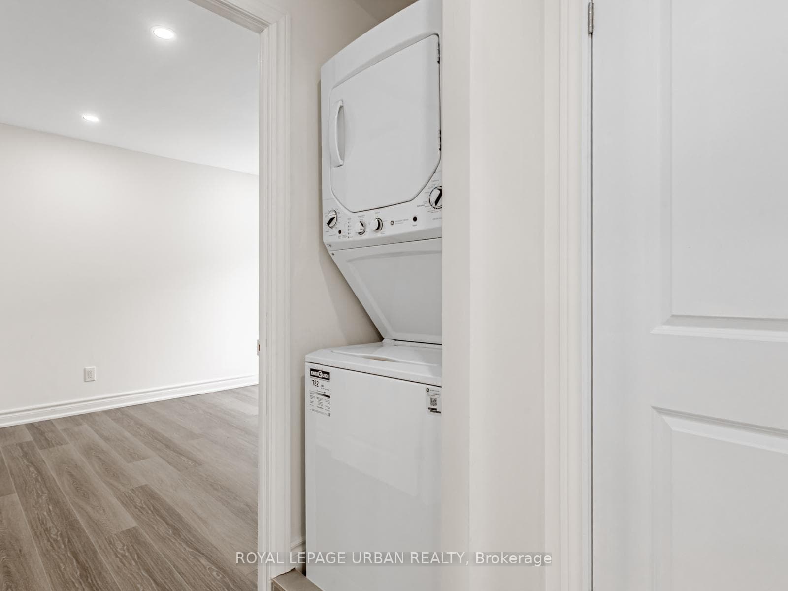 1627 Woodbine Heights Boulevard Unit Main photo 21
