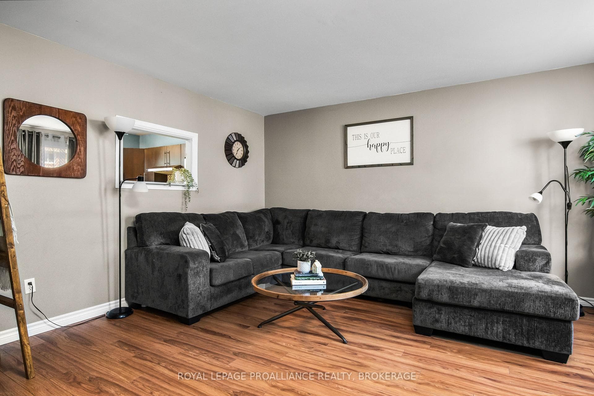 16 Rosemund Crescent photo 7