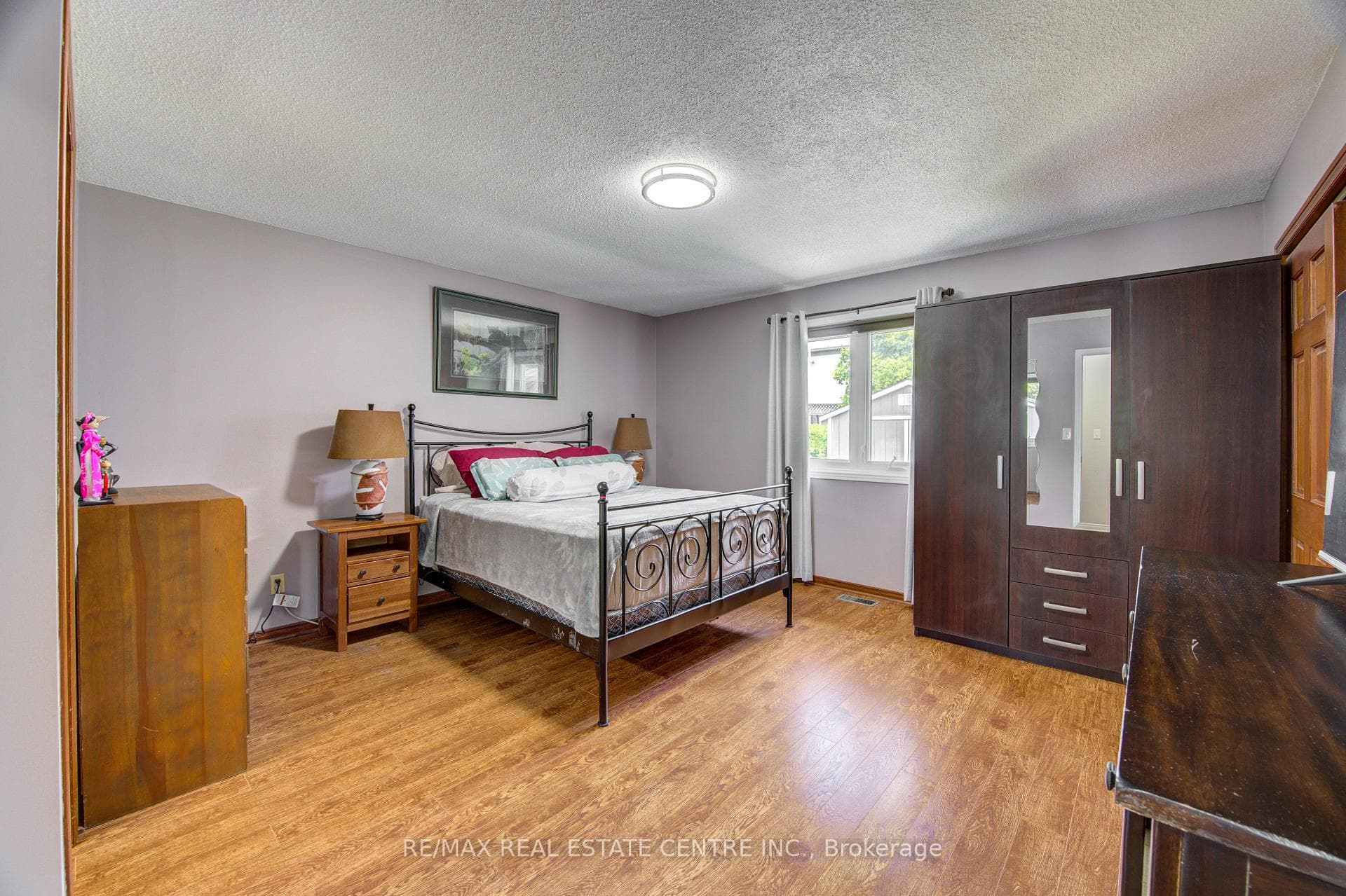 95 Allen Street photo 26