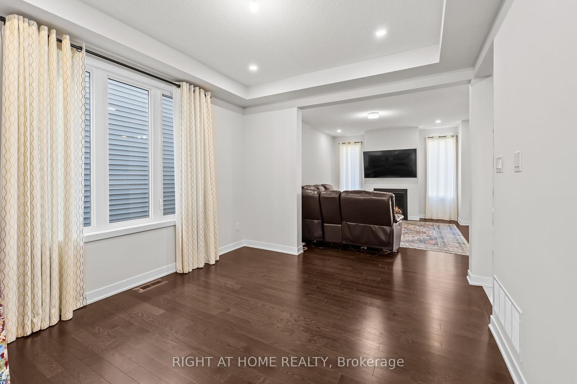 837 Derren Avenue photo 6