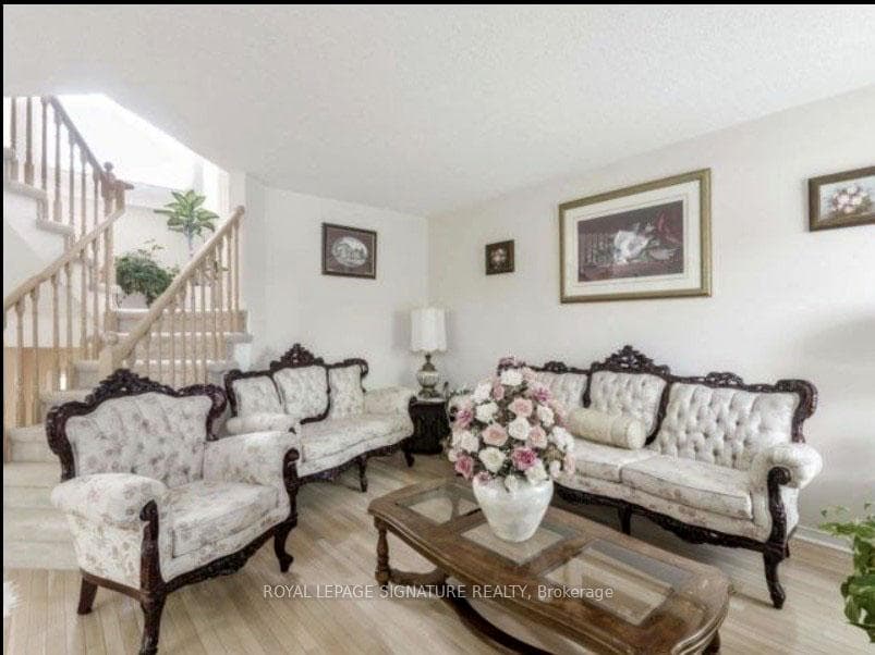 1565 Woodhenge Way photo 4