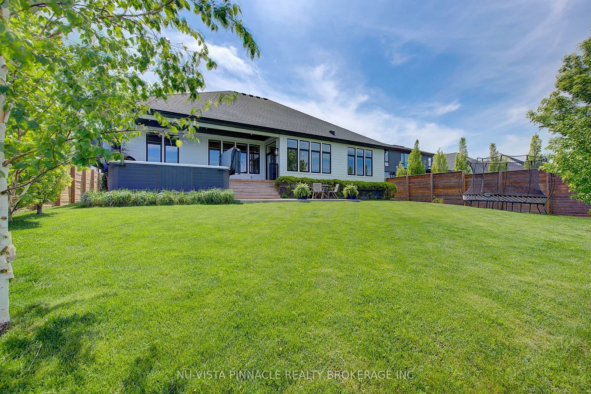 2572 LUCAS Avenue photo 44